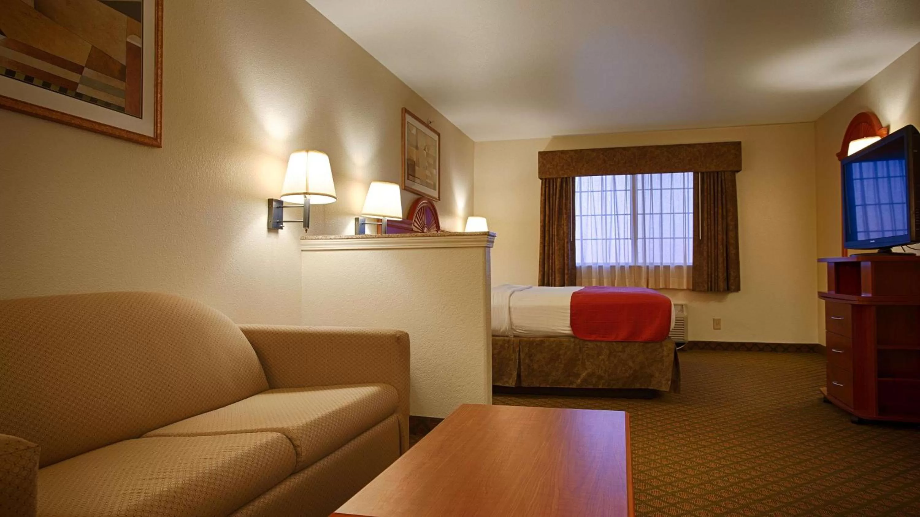 King Suite with Sofa Bed - single occupancy - Non-Smoking in Best Western Inn & Suites - Henrietta