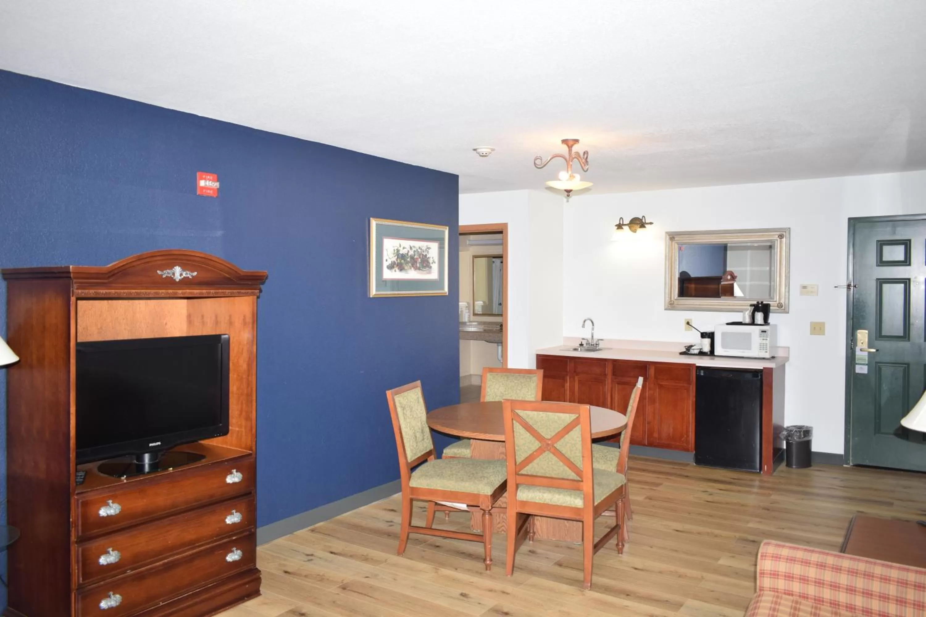 One-Bedroom Deluxe Suite with Two Queen Beds - Non-Smoking in Wingate by Wyndham Youngstown - Austintown