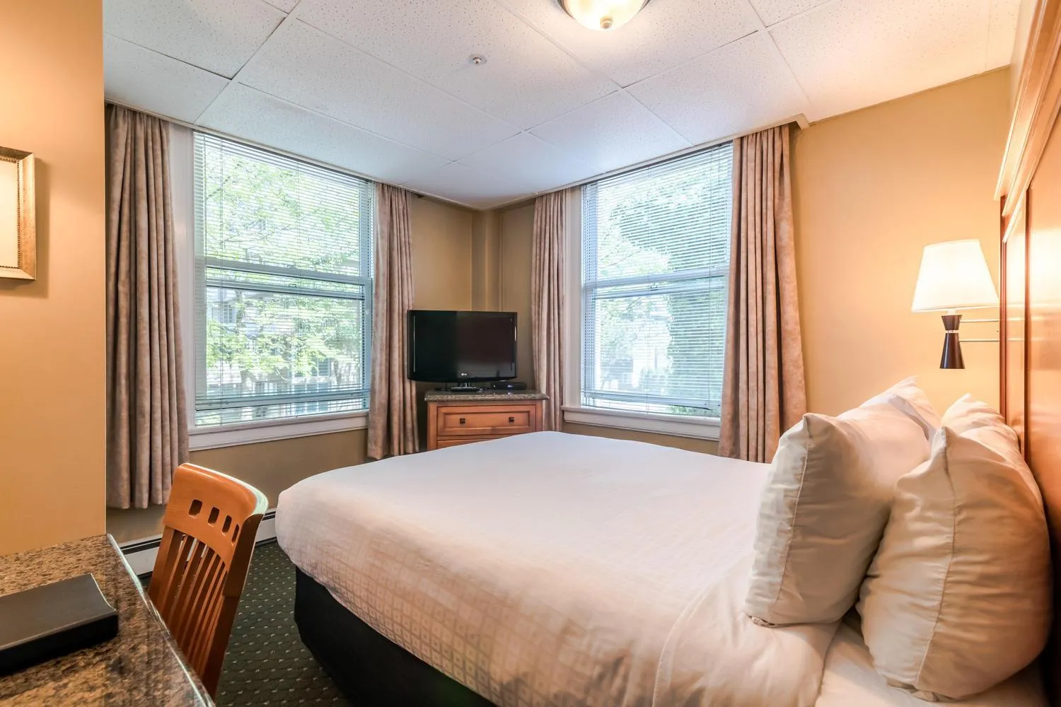 Standard Queen Room in The Sylvia Hotel