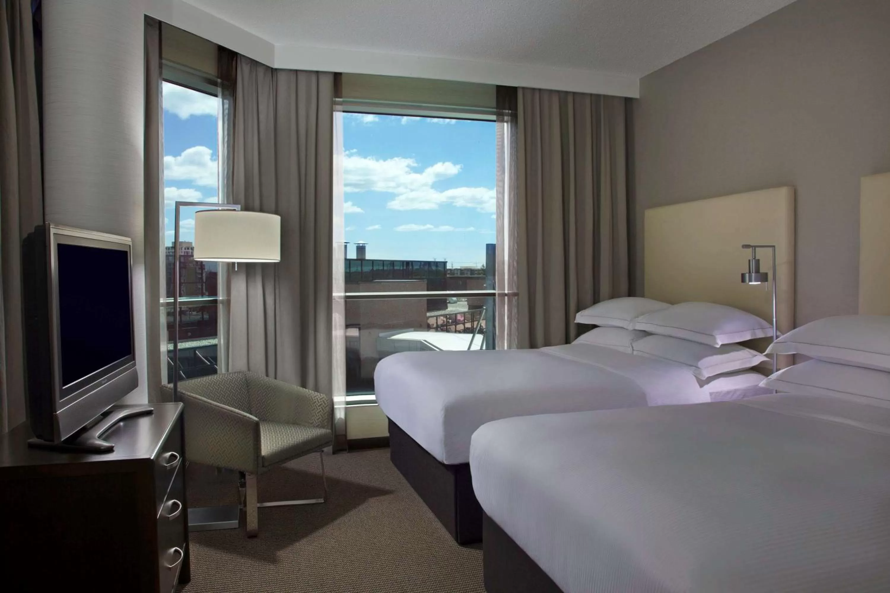 One-Bedroom Executive Corner Suite  in Hilton Suites Toronto-Markham Conference Centre & Spa
