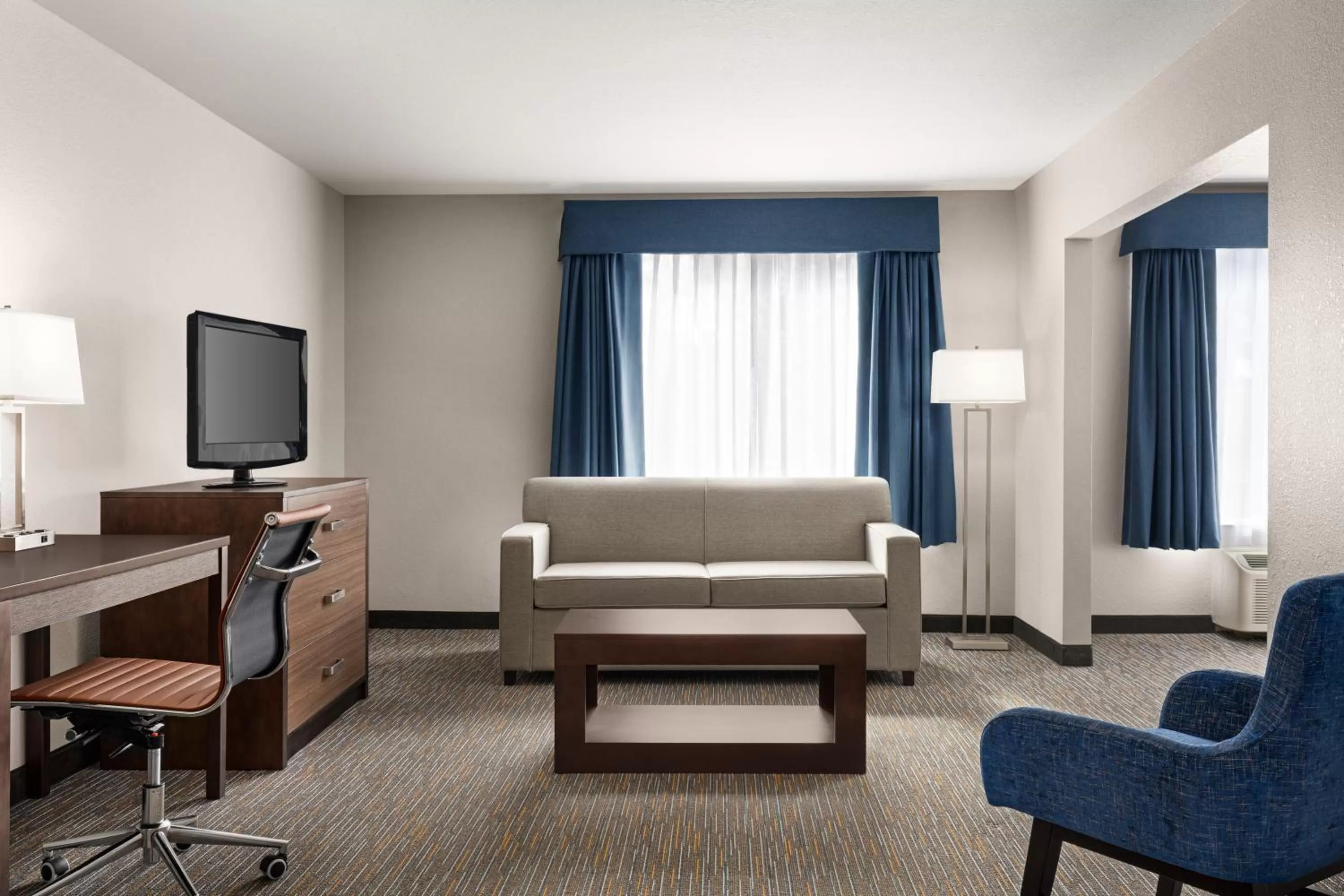 Queen Studio Suite - Mobility Access/Non-Smoking in Wingate By Wyndham Southport