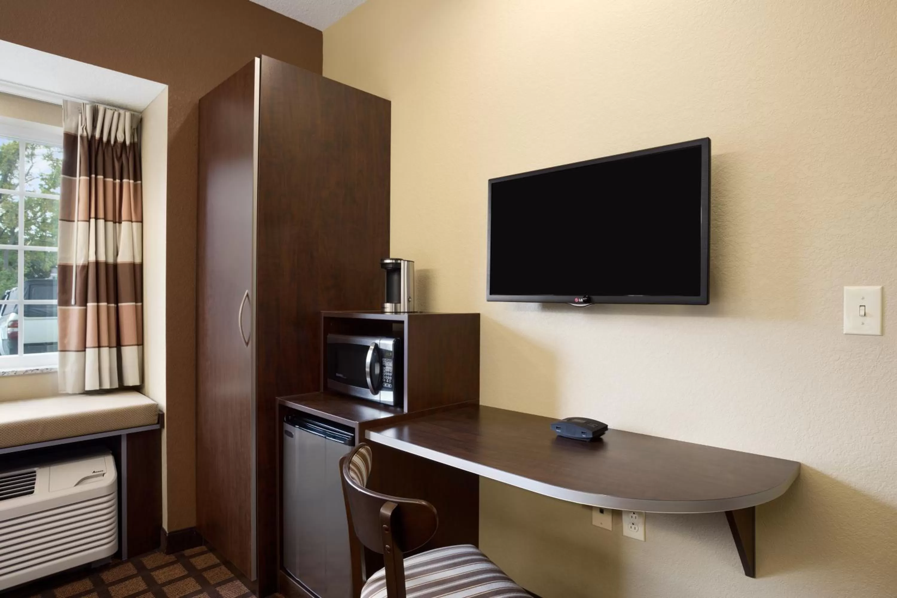 Deluxe Queen Room - Disability Access/Non-Smoking in Sonesta Essential Fairmont