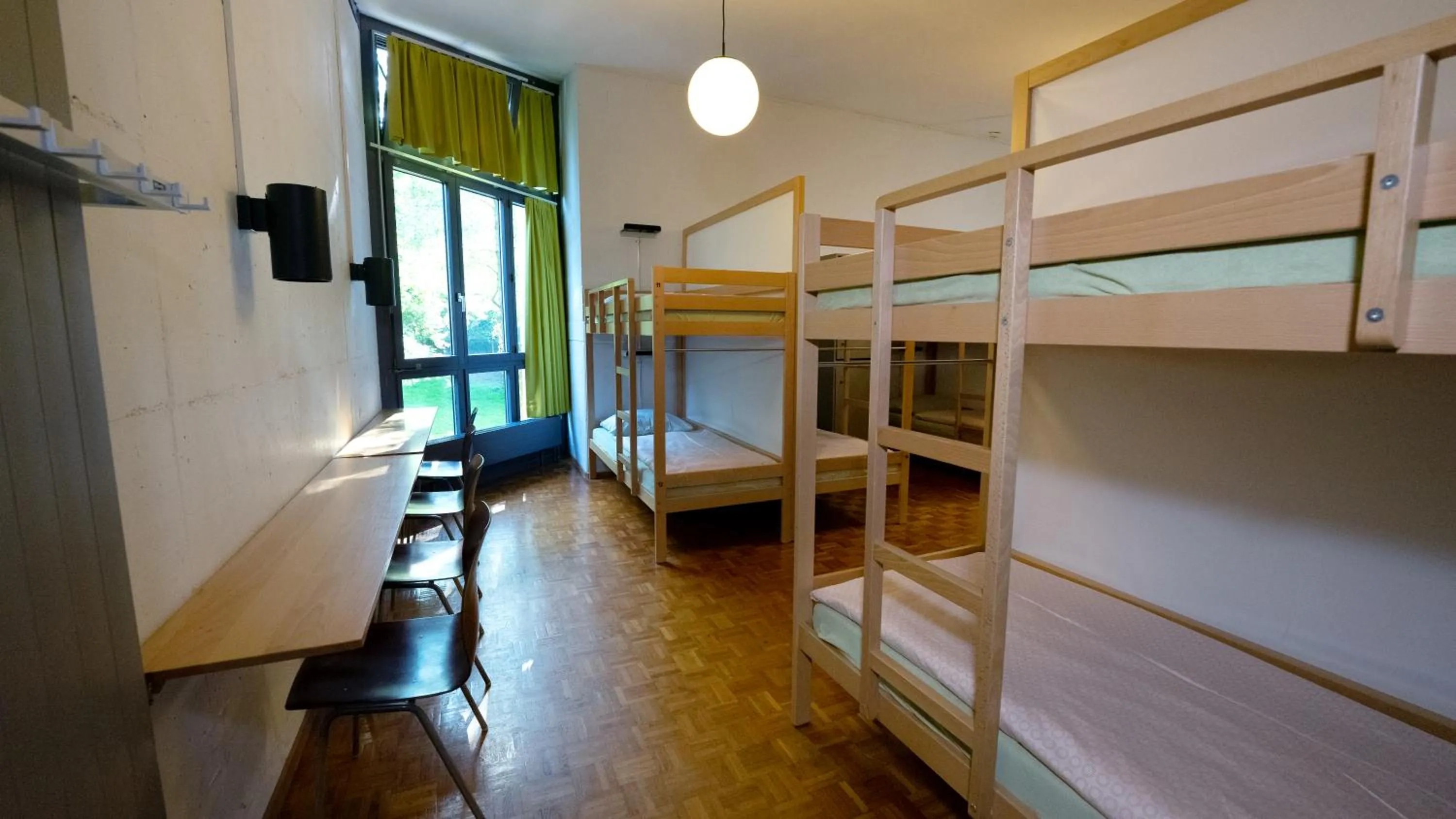 Bed in 20-Bed Femal Dormitory Room in Luzern Youth Hostel