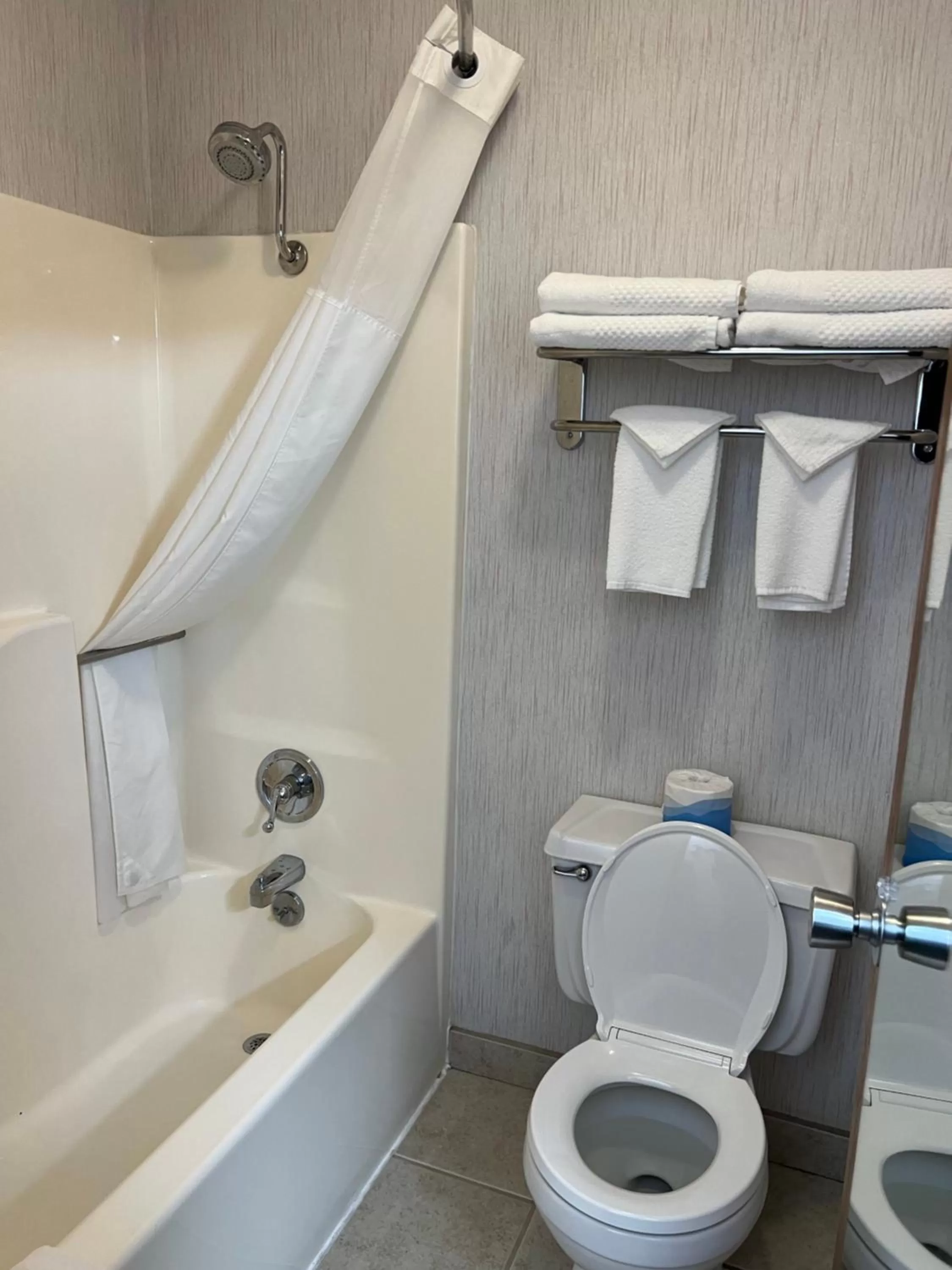 King Room - Lake Front/Non Smoking in Quality Inn Lakefront