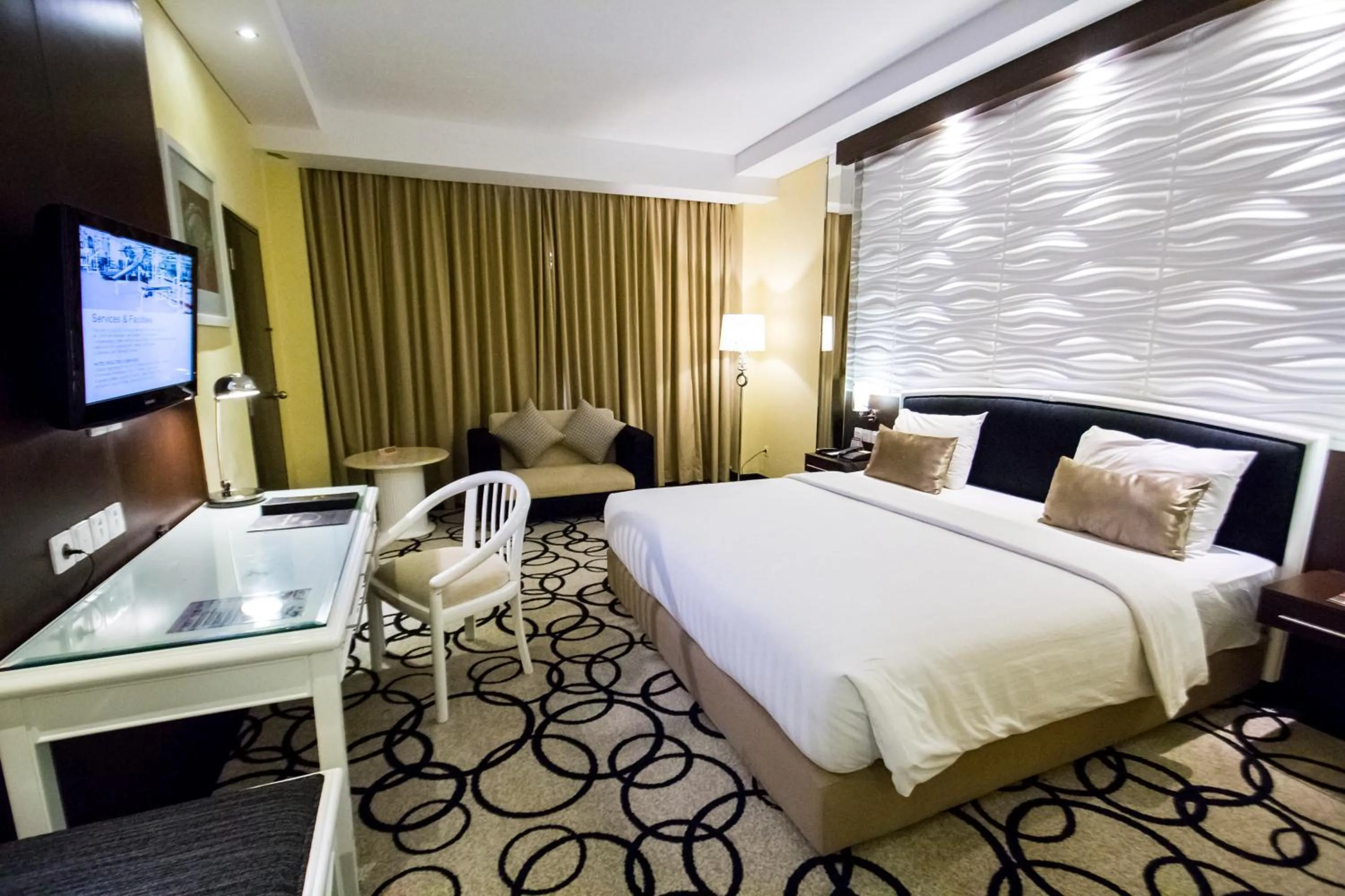 Deluxe Double or Twin Room in Hotel New Saphir Yogyakarta