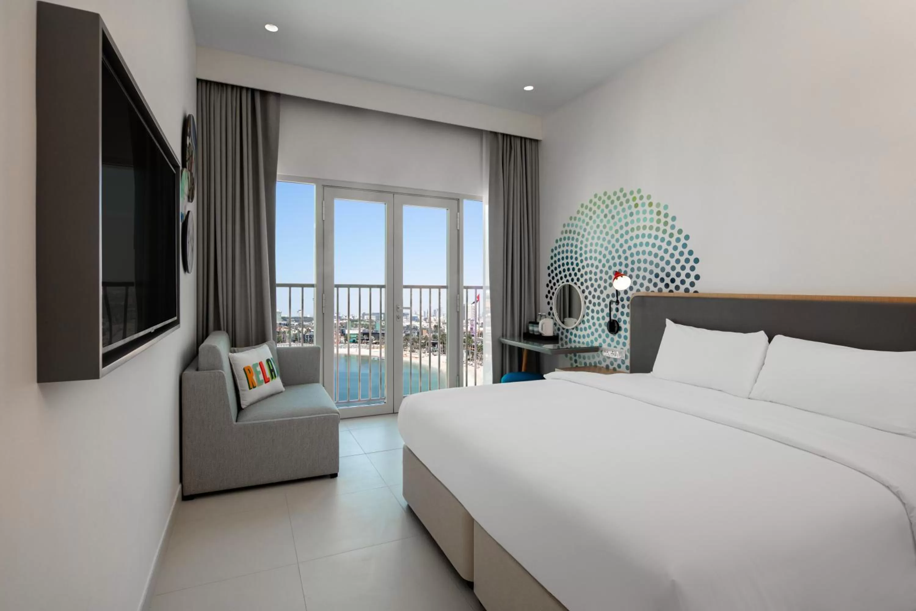 Rover Room Sea View Free Shuttle Service to Dubai Mall, Private Beach in Rove La Mer Beach, Jumeirah