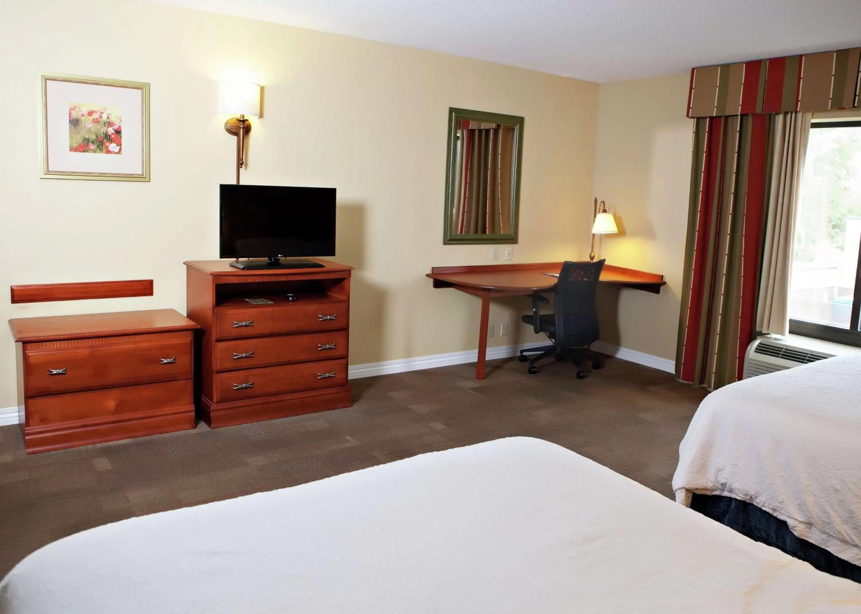 Queen Room with Two Queen Beds - Disability Access/Bath Tub in Hampton Inn Martin