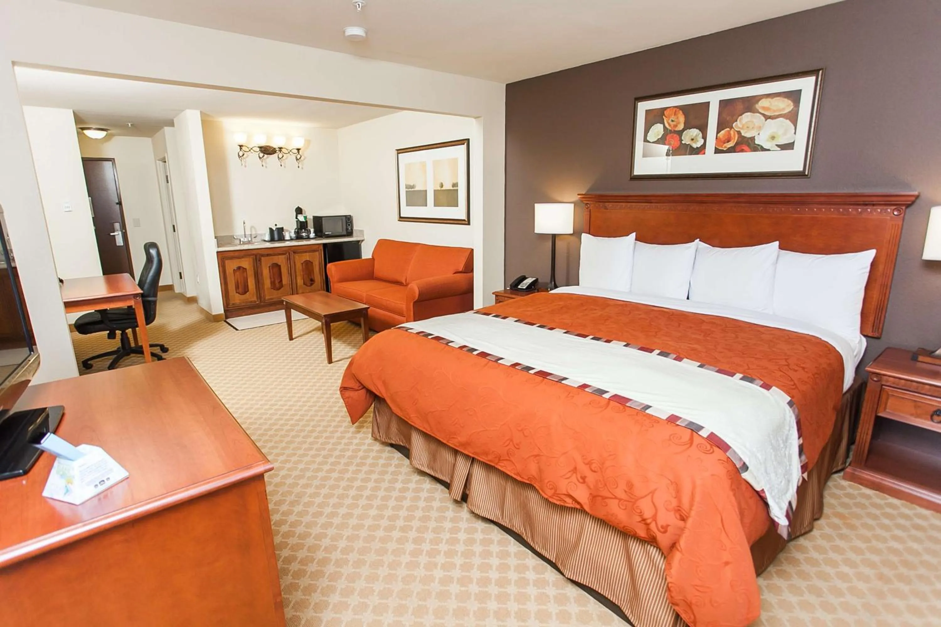 King Suite with Sofa Bed and Spa Bath in Best Western Plus Georgetown Inn & Suites
