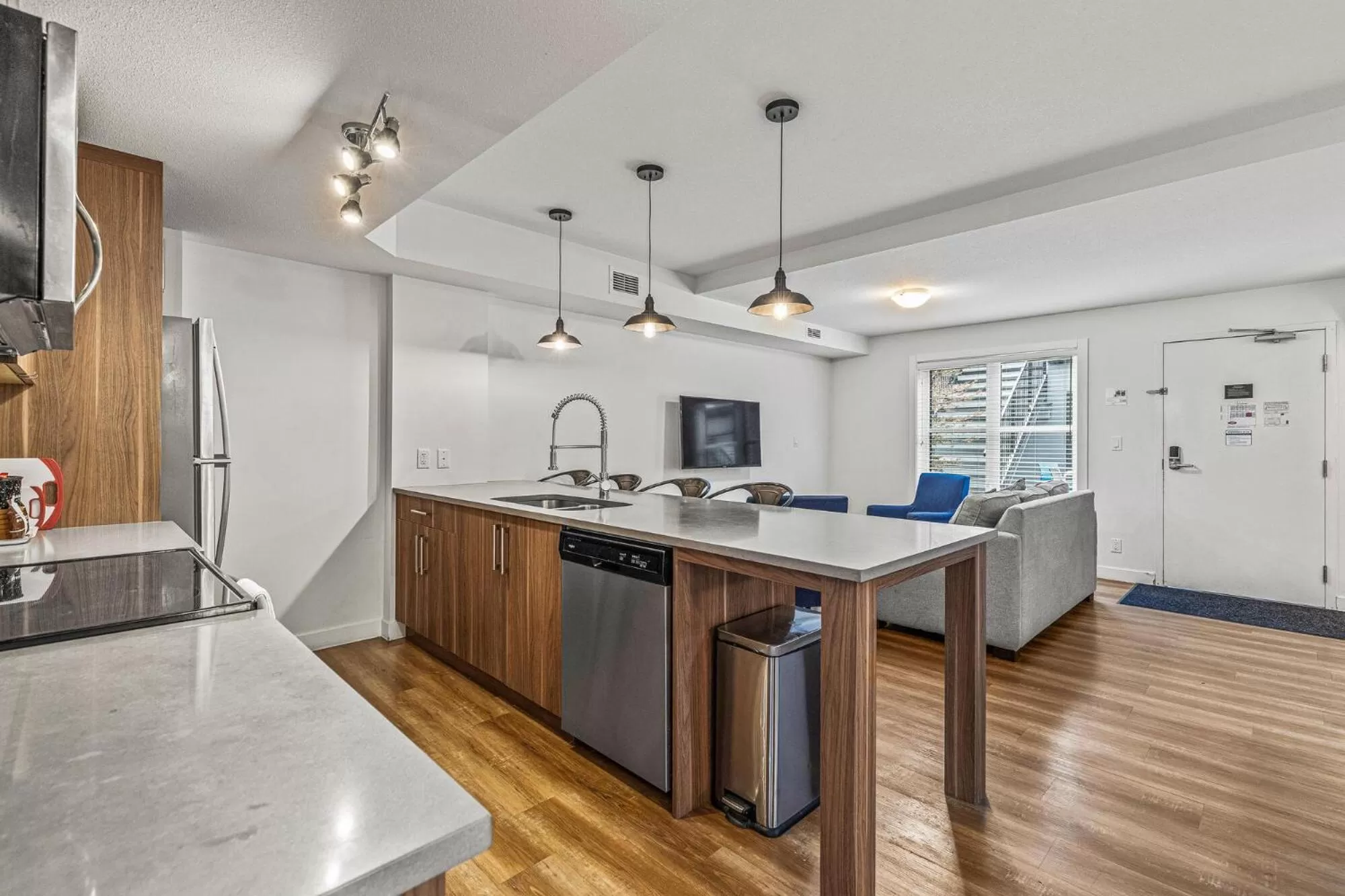 Three-Bedroom Apartment with Bunk Bed - Self Check-In  in Basecamp Resorts Canmore