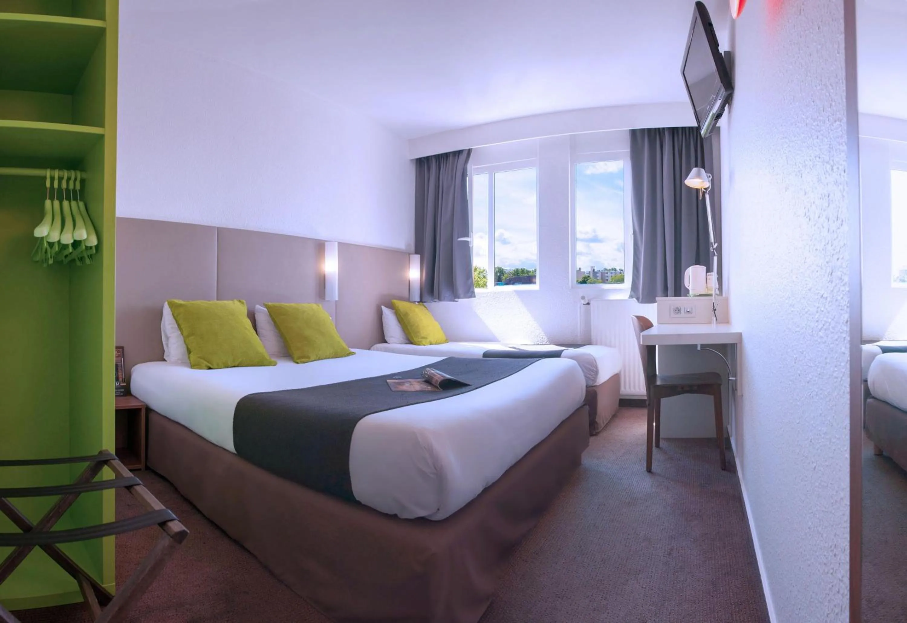 Triple Room in Campanile Créteil Centre