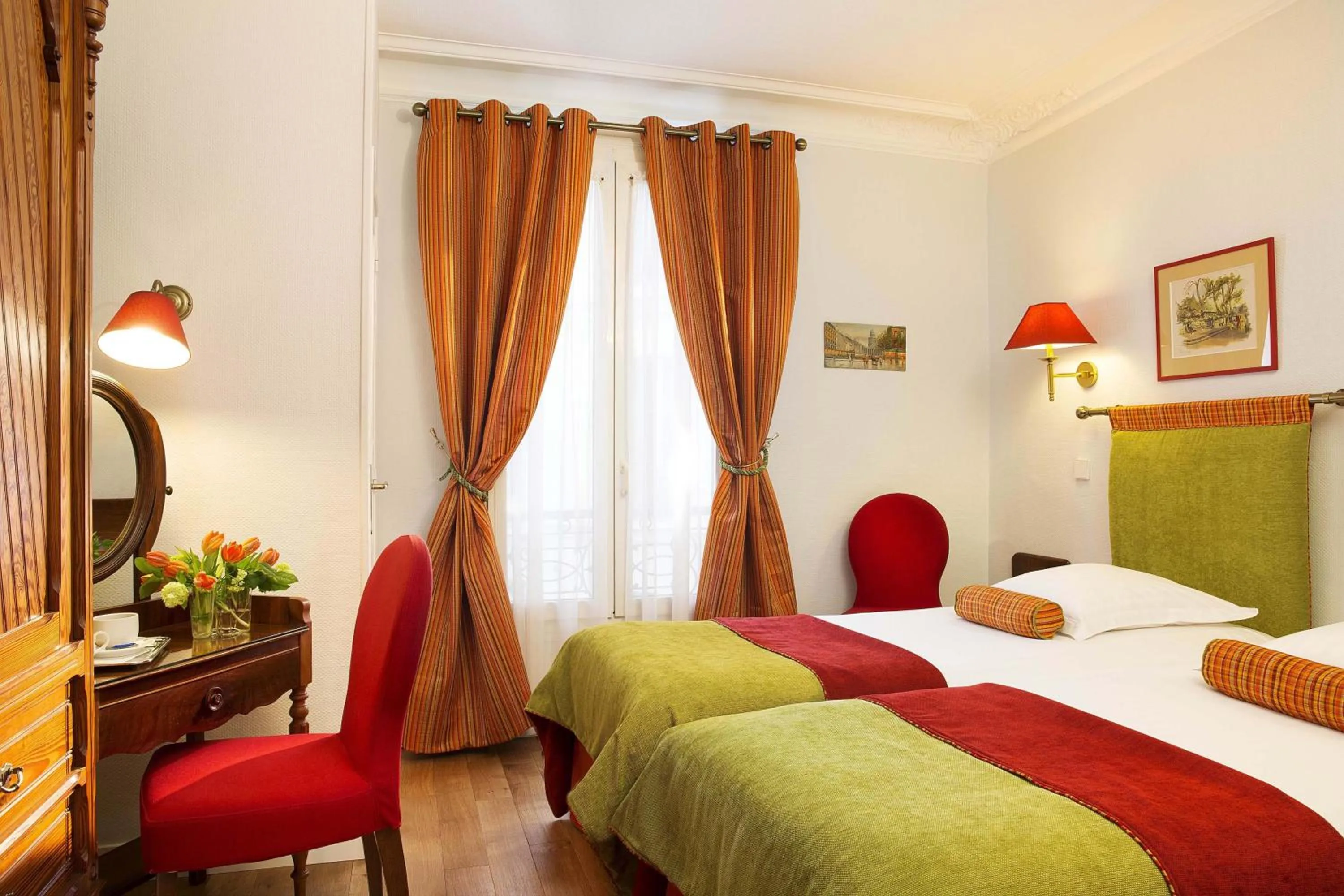 Comfort Twin Room in New Orient Hotel