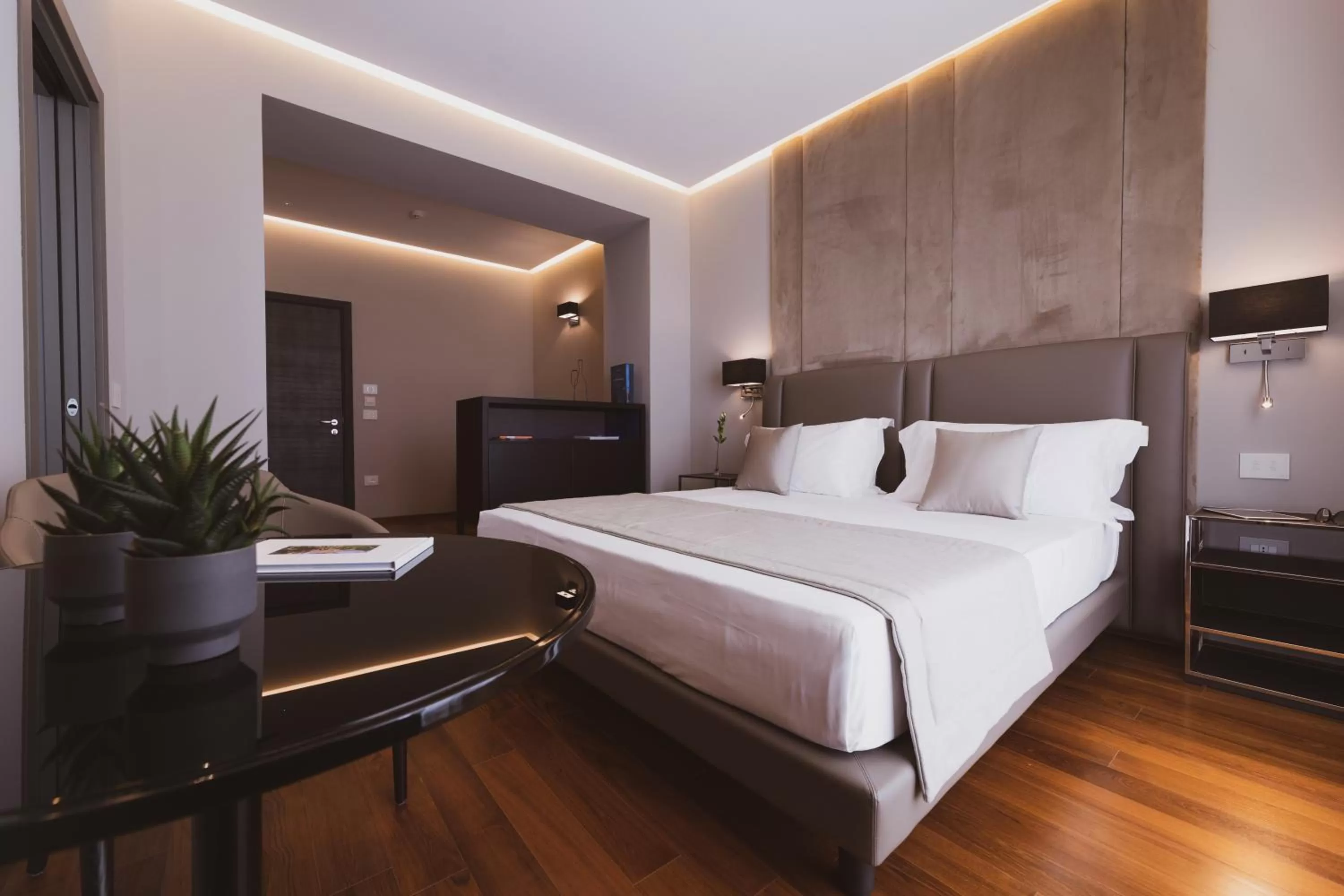 Deluxe Double Room with Bath - single occupancy in Callistos Hotel & Spa