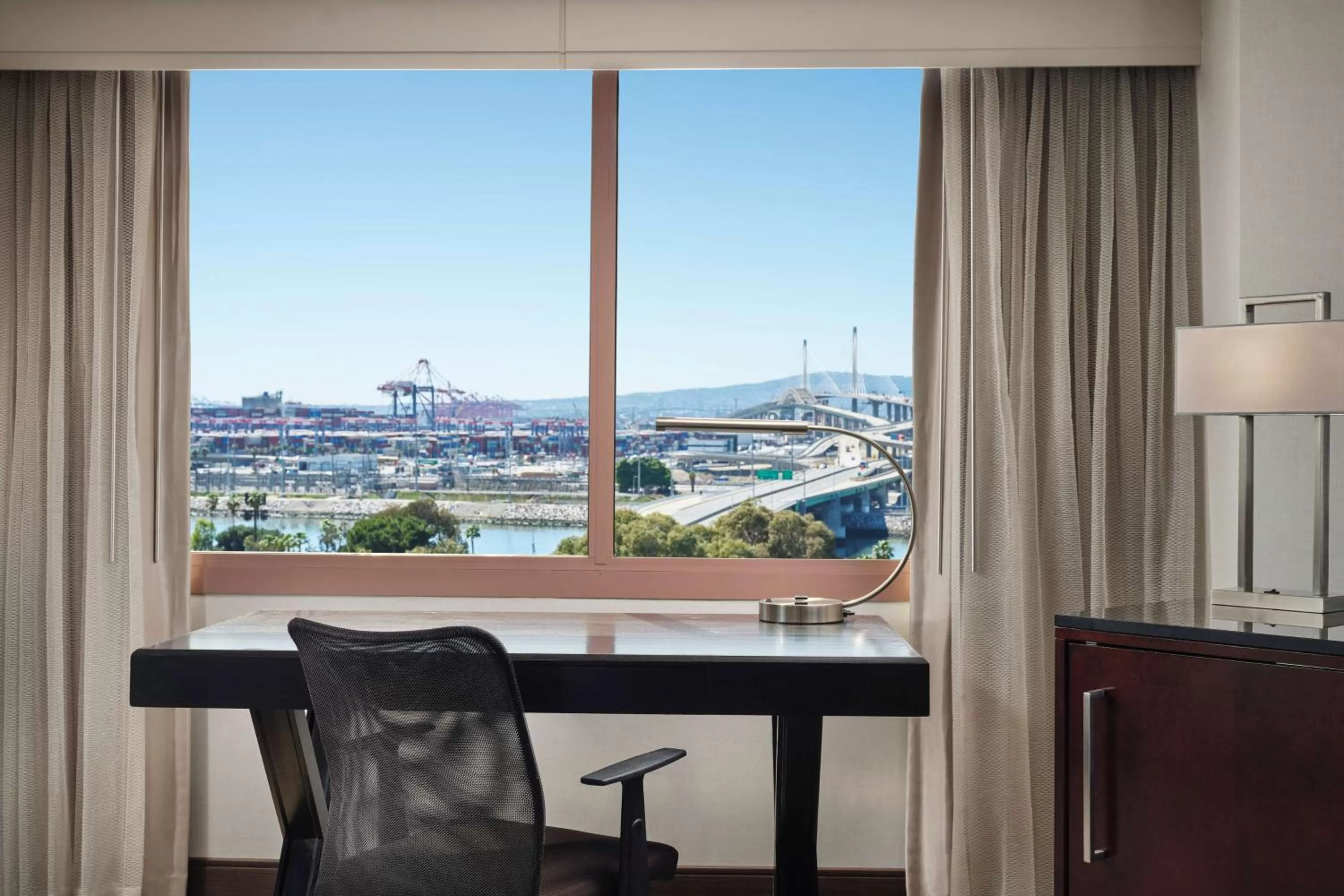 Deluxe Queen Room with Two Queen Beds in Hilton Long Beach Hotel