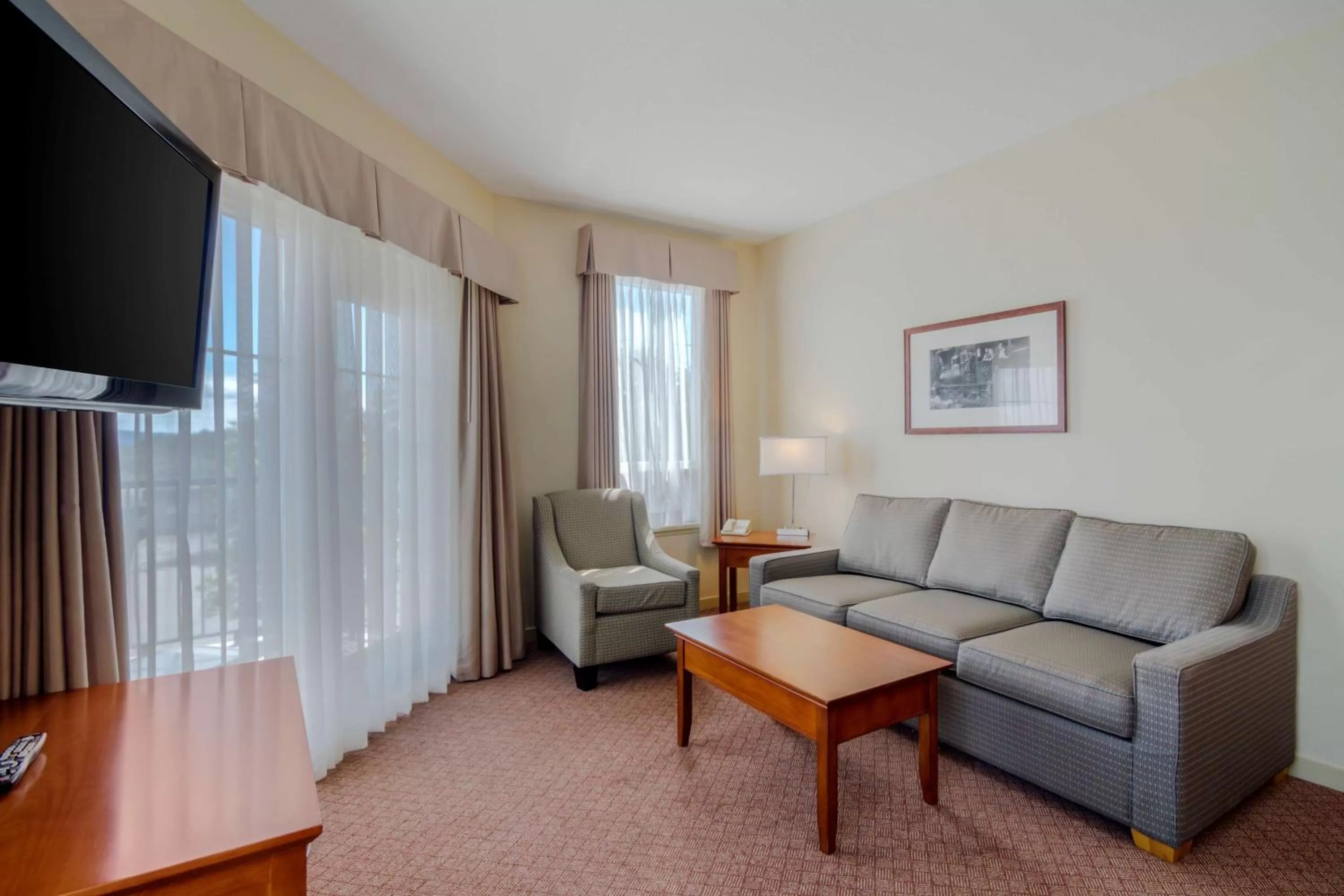 Queen Suite with Sofa Bed - Non-Smoking in Best Western PLUS Chemainus Inn
