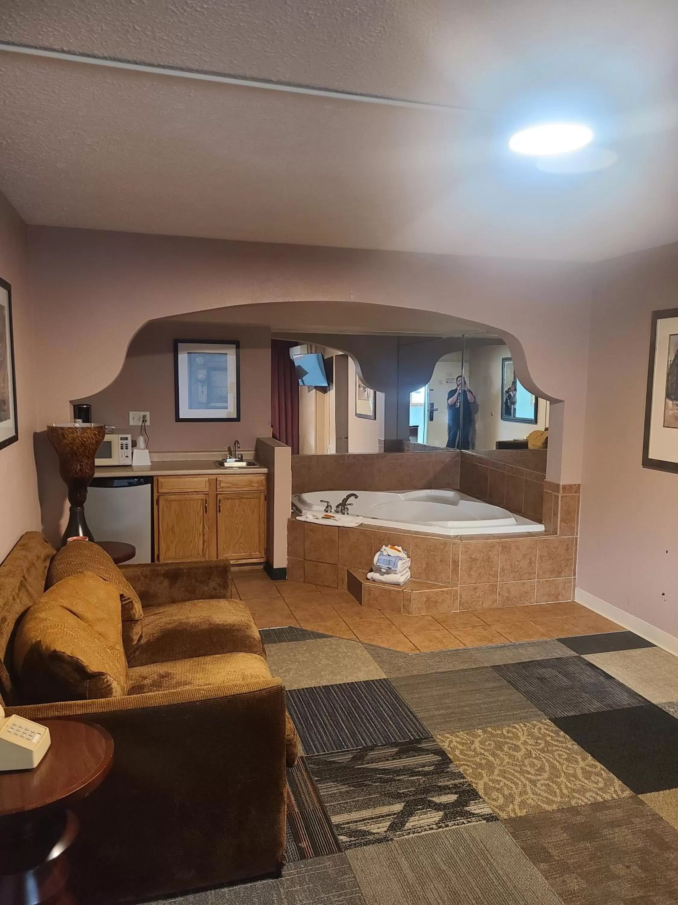 Deluxe Suite with Spa Bath in Route 66 Hotel, Southern View, Illinois