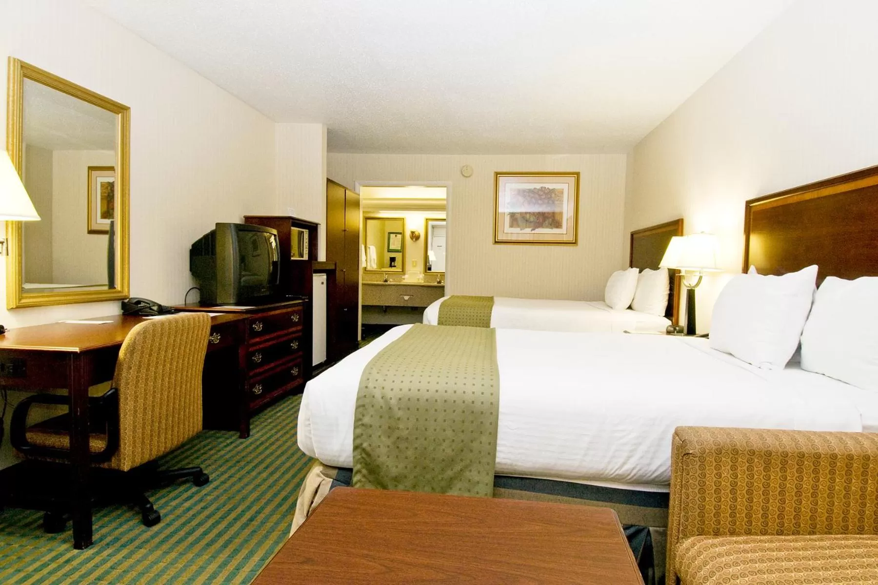 Double Room with Two Double Beds - Smoking in Clarion Inn Fredericksburg North