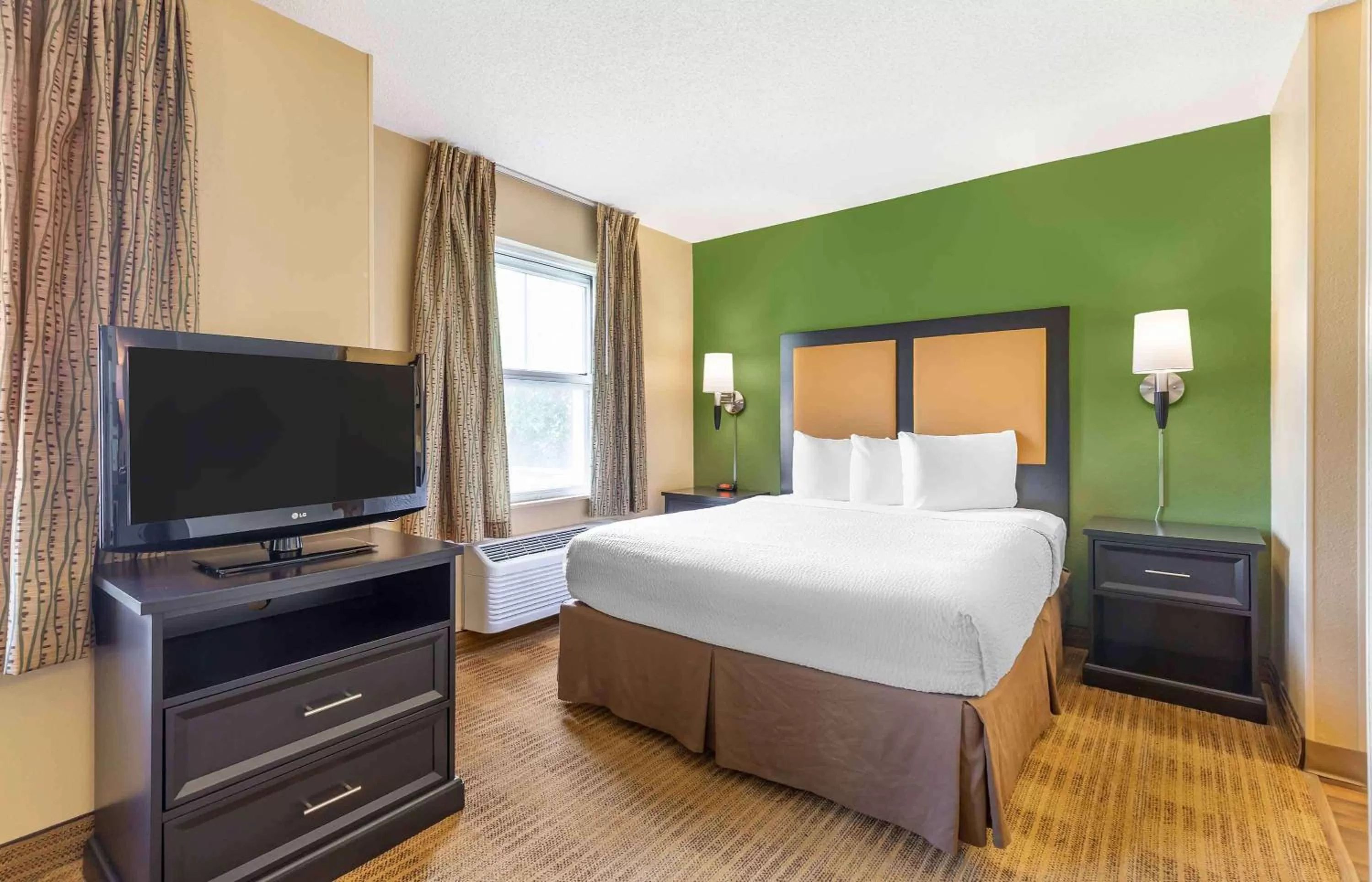 Deluxe Studio with 1 Queen Bed - Non-Smoking in Extended Stay America Suites - Washington, DC - Gaithersburg - South