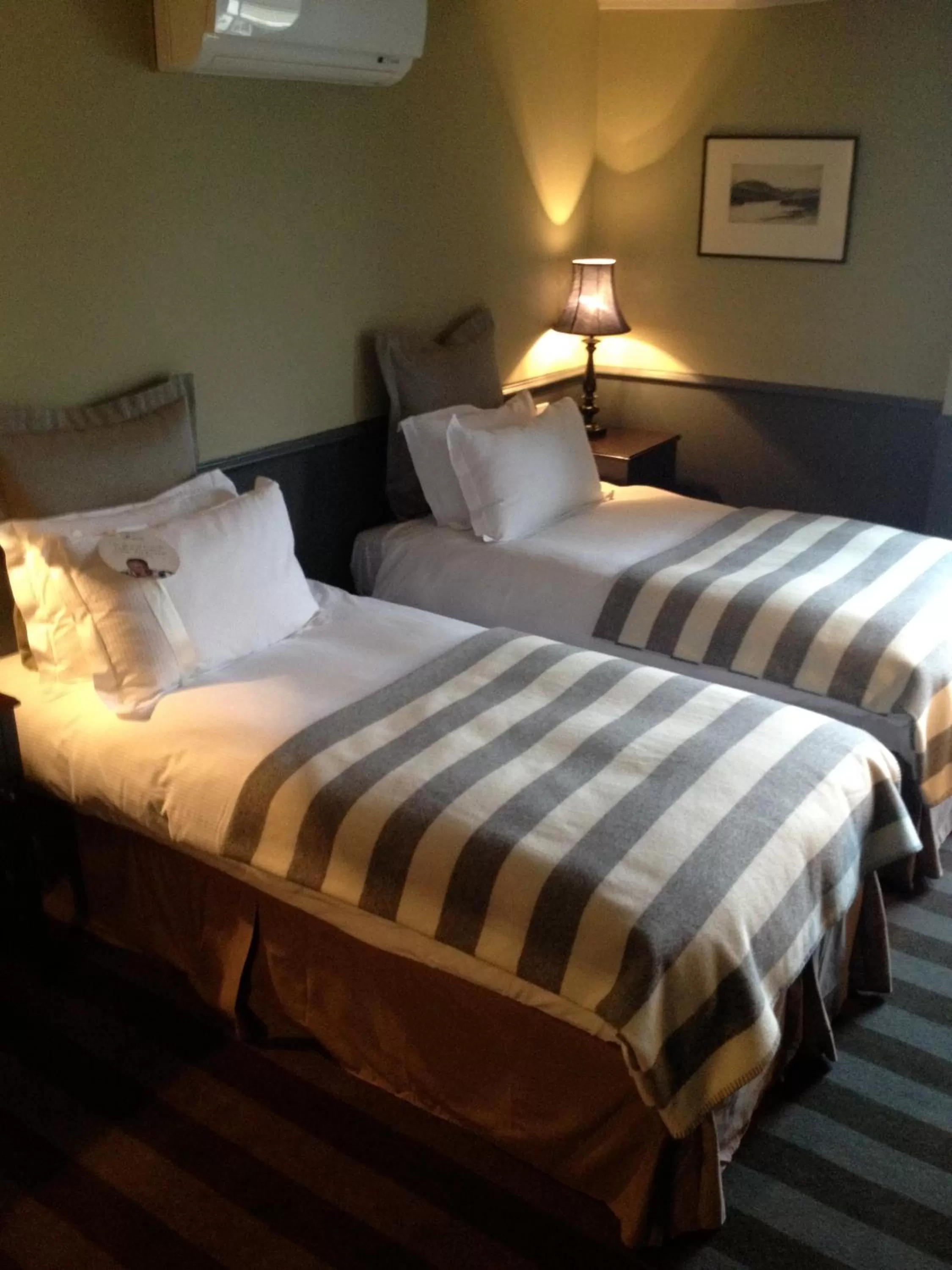 Standard Twin Room in The Crown And Thistle, Abingdon