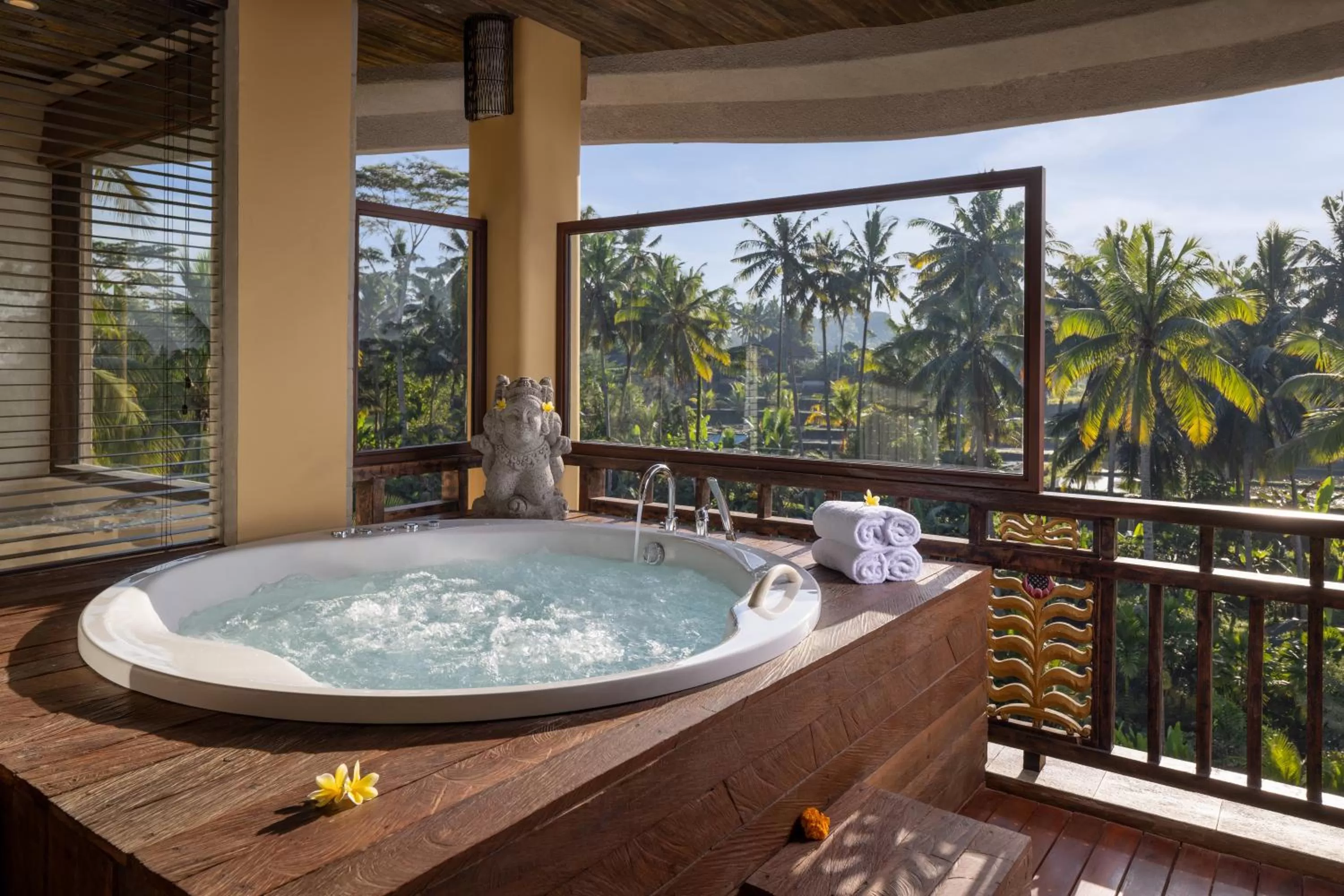 Presidential Suite with Free Benefit in Kuwarasan A Pramana Experience