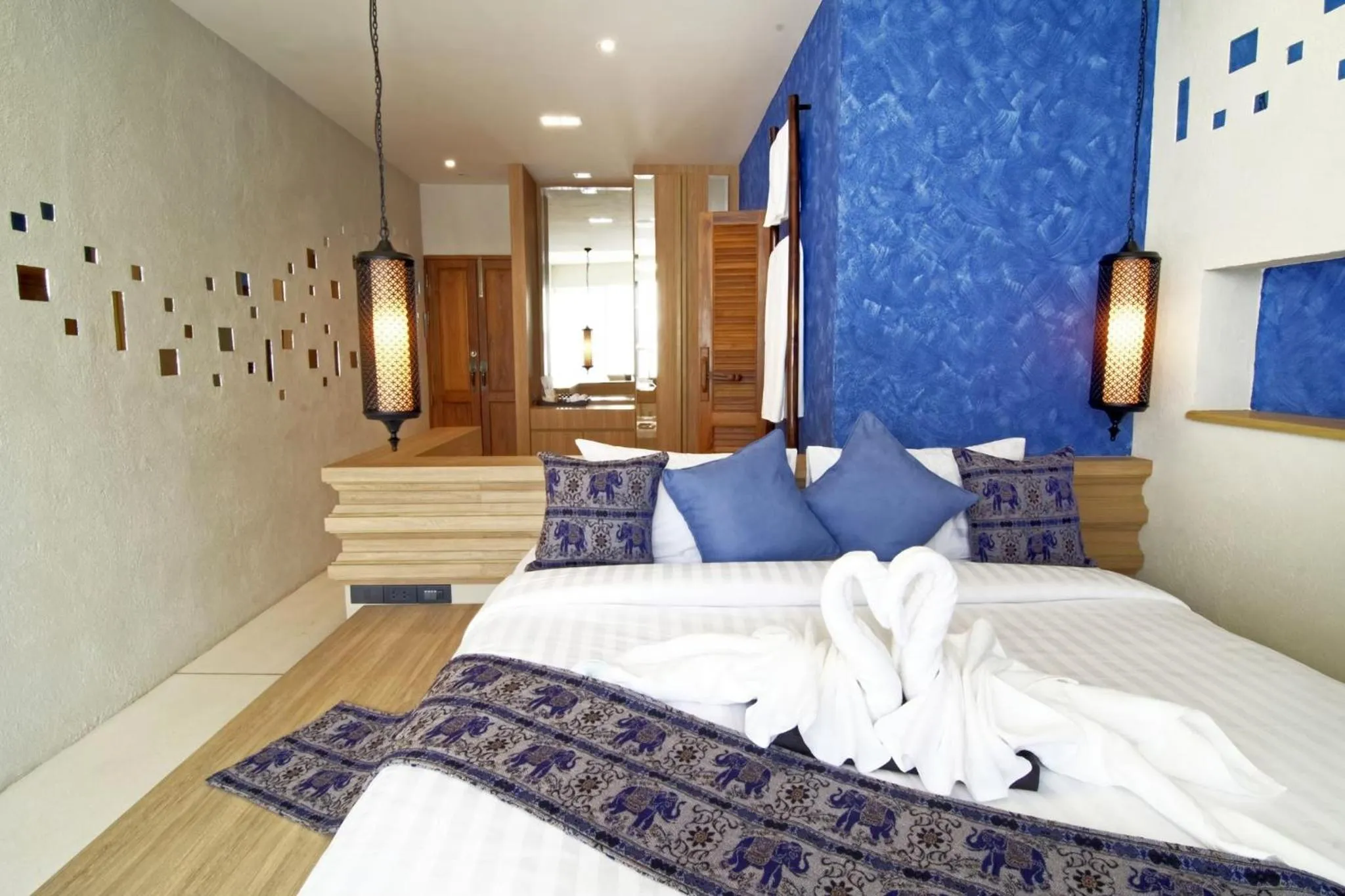 Deluxe King Room with Bath Tub in Tapae Gate Villa