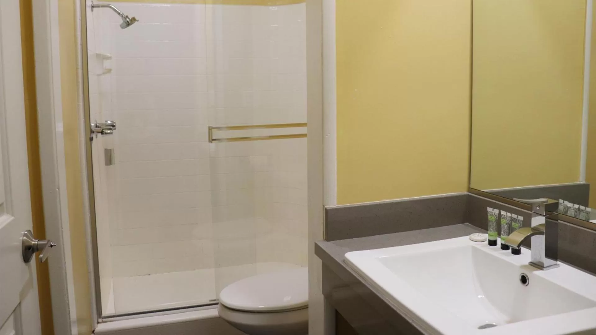 Standard Queen Room in Hometel Suites