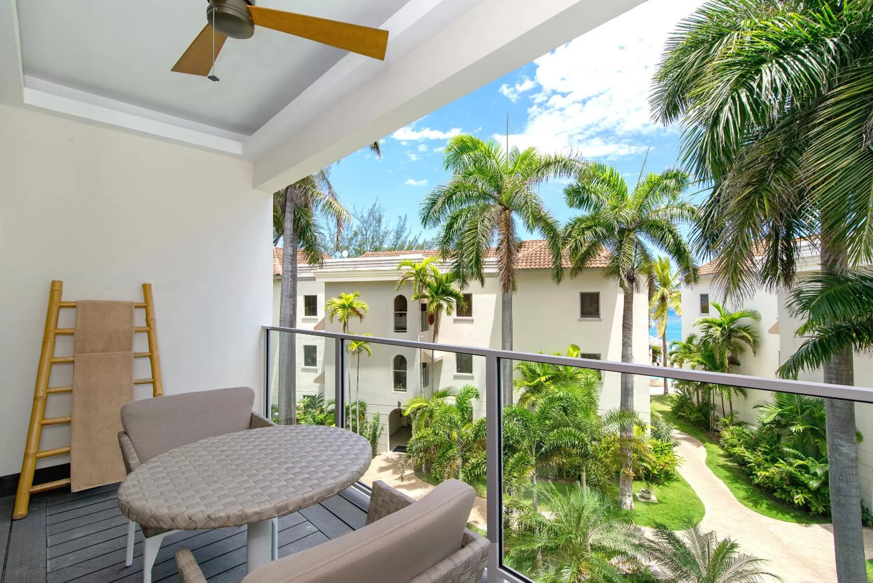 Junior Suite Double Tropical View - single occupancy in Zoetry Montego Bay
