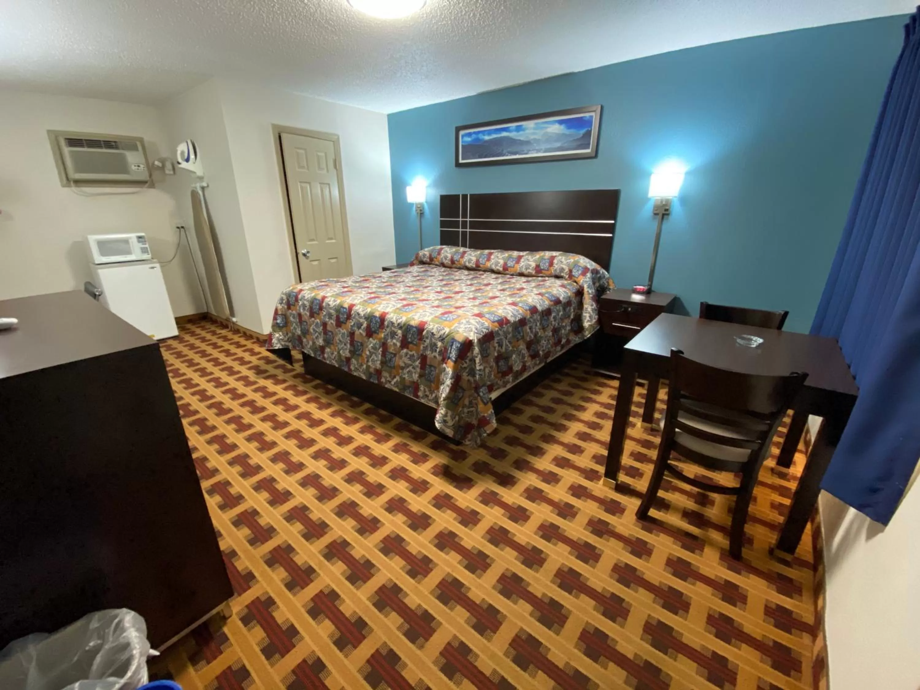 King Room - Smoking  in Lodge Inn Wrightstown - Fort Dix