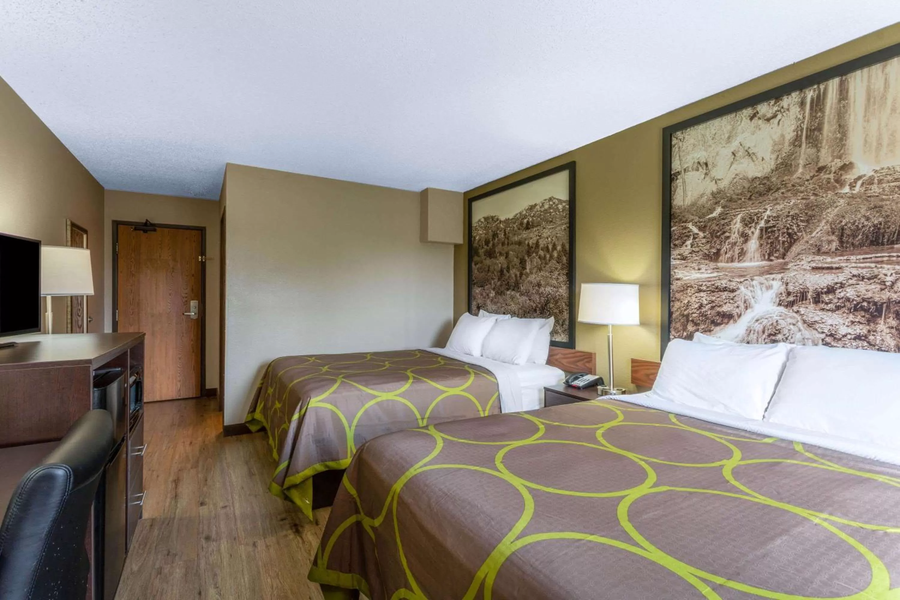 Queen Room with Two Queen Beds - Non-Smoking in Super 8 by Wyndham Abingdon VA