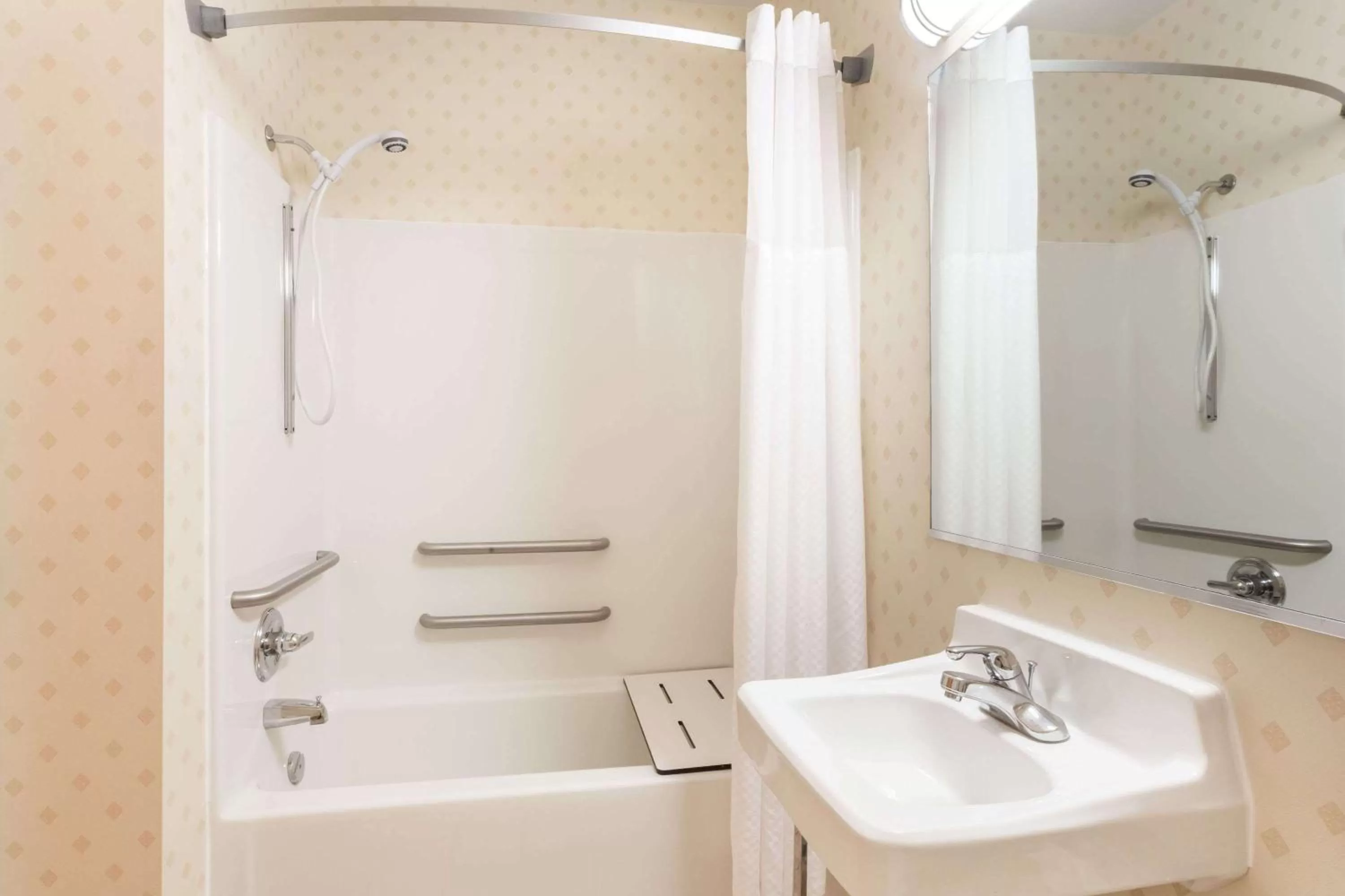 King Room - single occupancy - Disability Access - Non-Smoking in Quality Inn