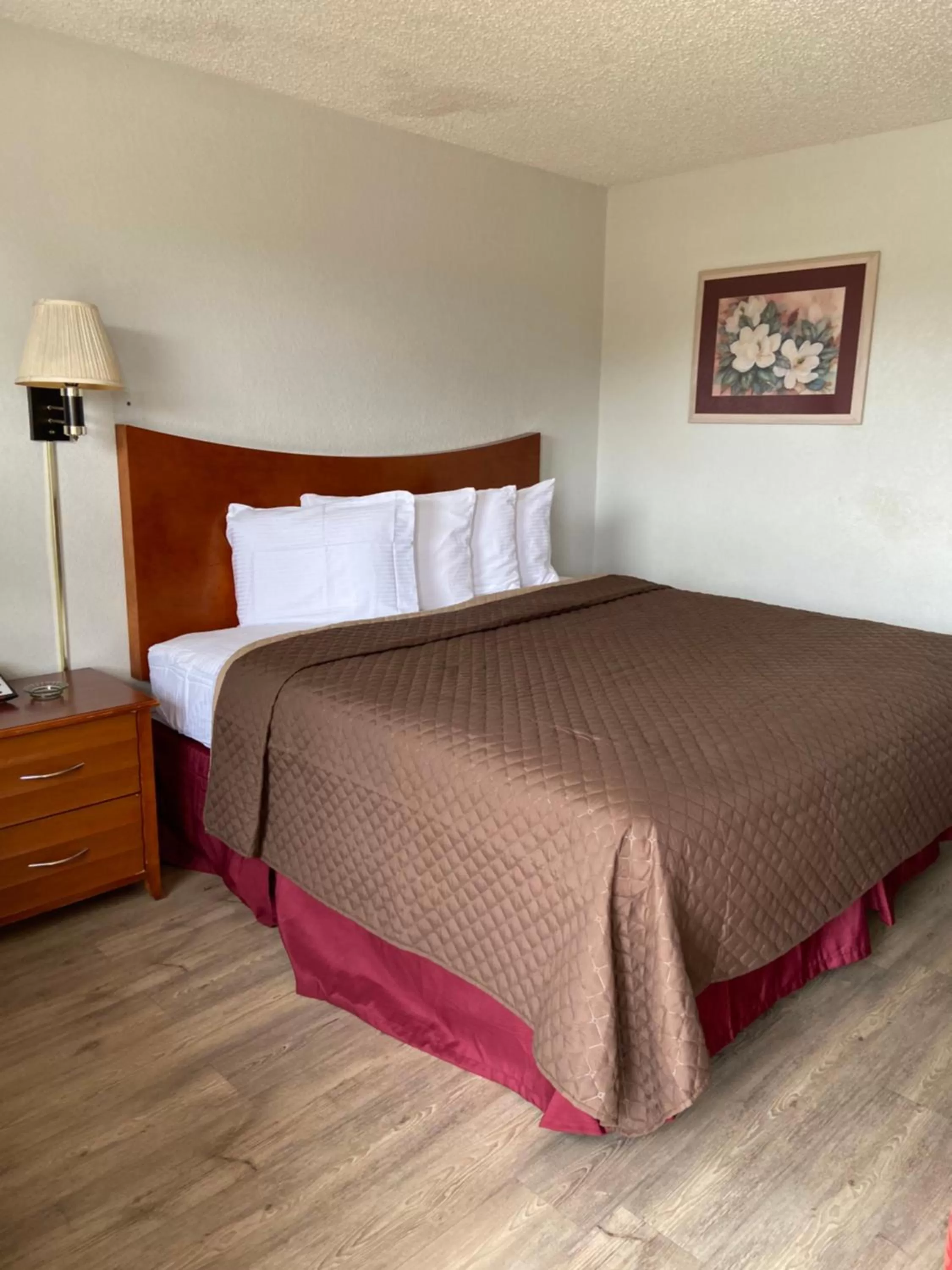 King Room- Smoking in Colonial Inn