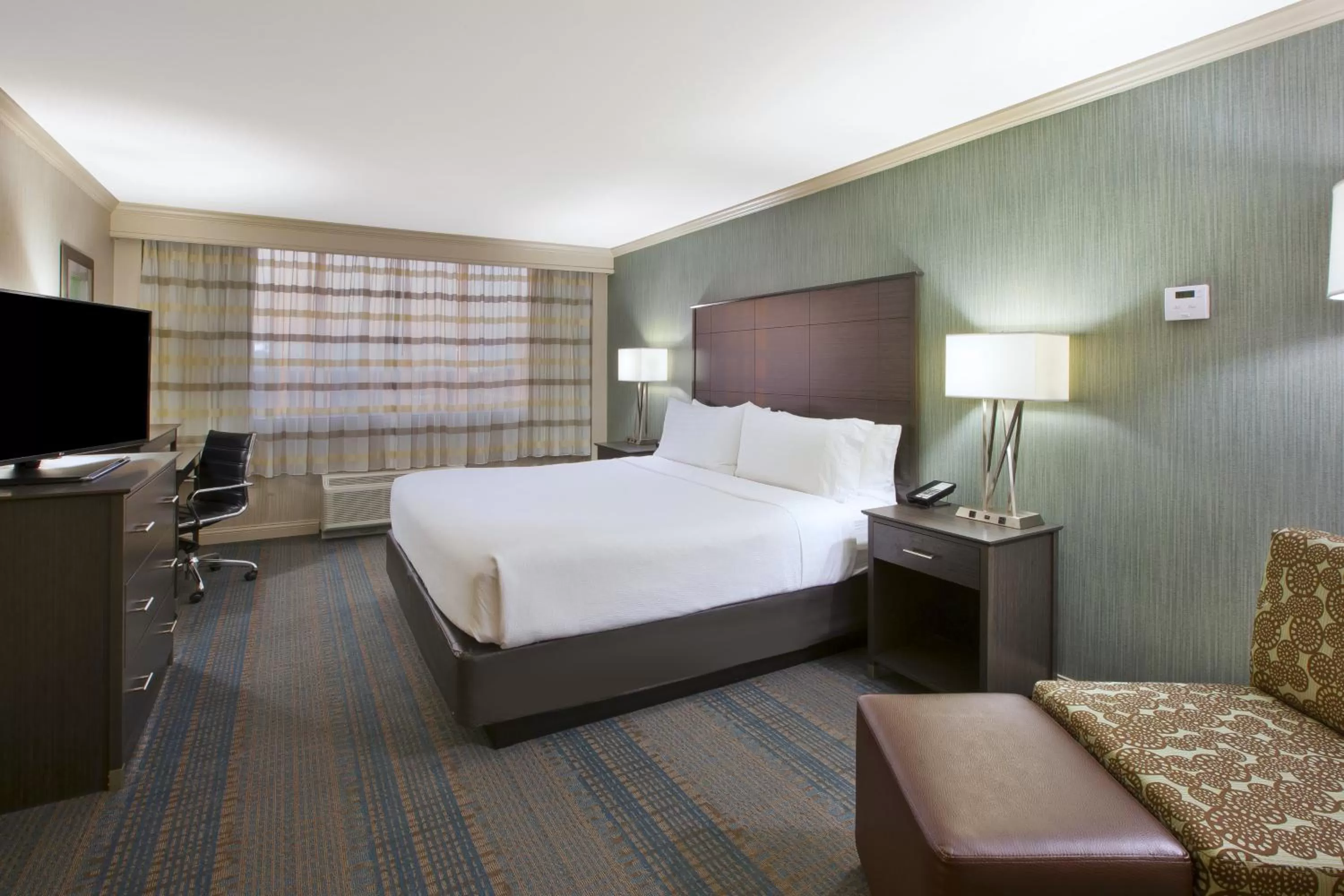 One-Bedroom King Suite in Holiday Inn Columbus Dwtn-Capitol Square, an IHG Hotel