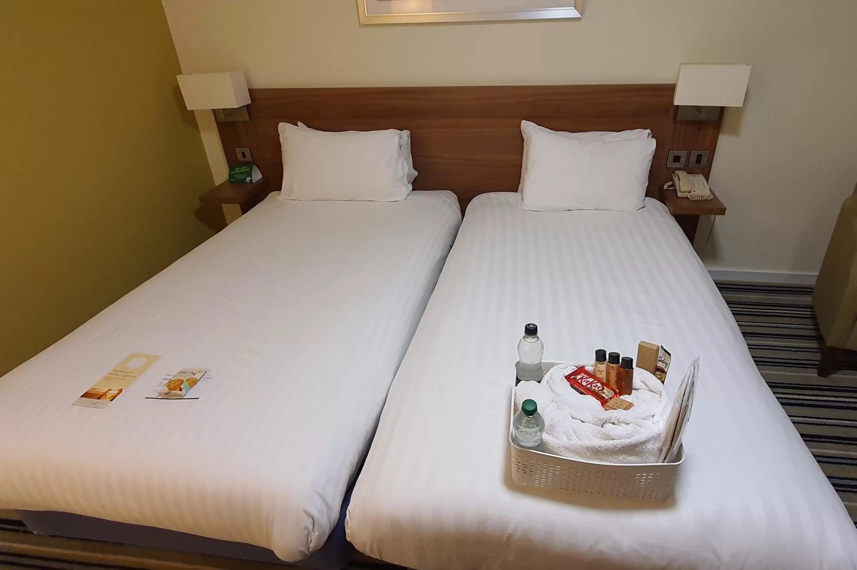 Premium Twin Room in Holiday Inn Swindon by IHG
