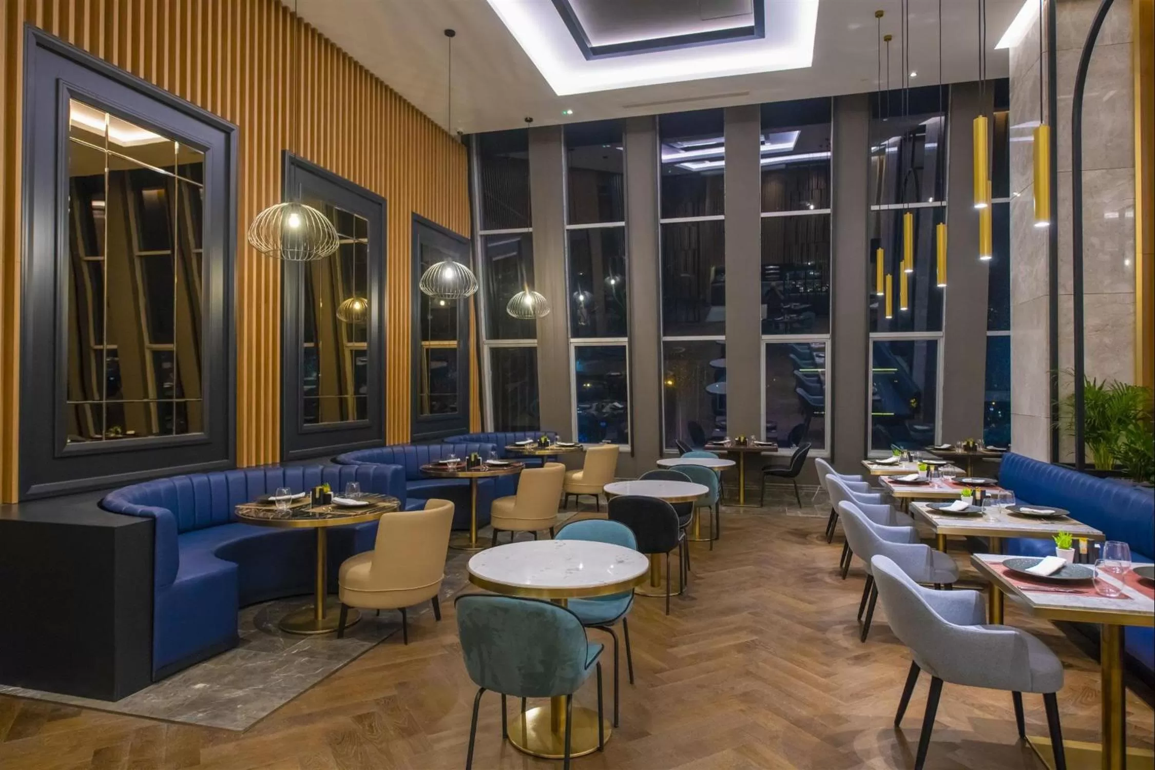 Restaurant/places to eat in Crowne Plaza Ankara by IHG