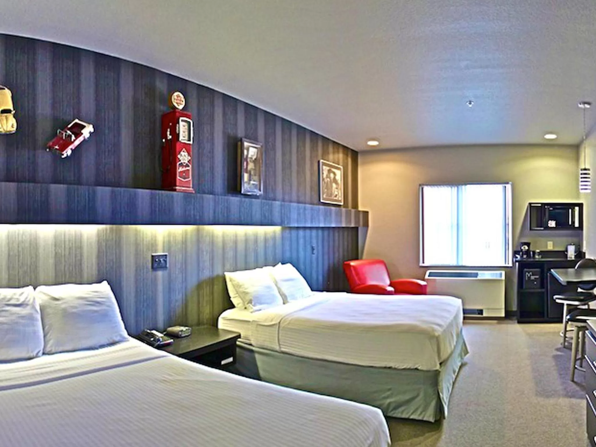 Queen Studio with Two Queen Beds - Non-Smoking in Metropolis Resort - Eau Claire