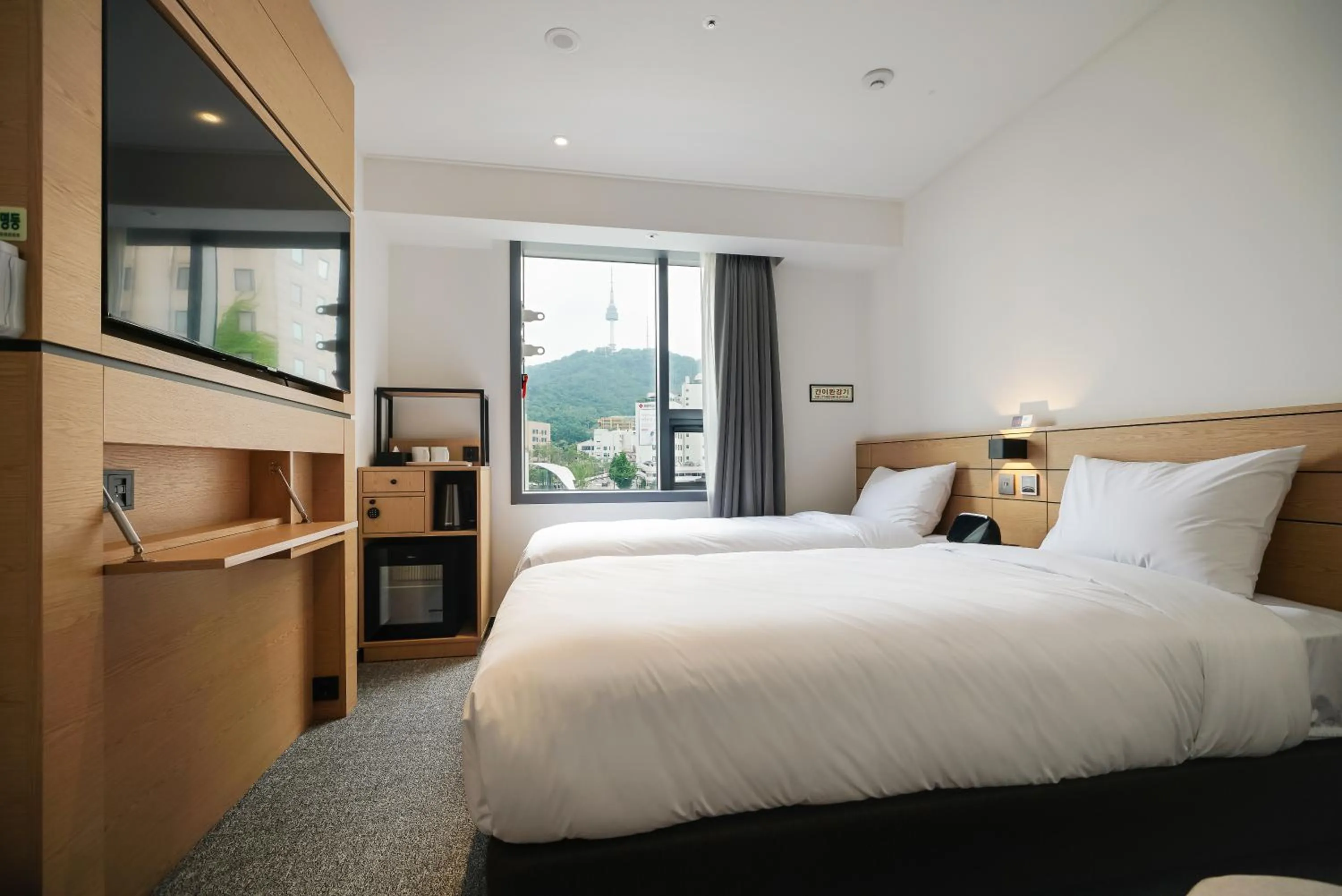 HighFloor Twin Room With Complimentary Breakfast in Henn na Hotel Seoul Myeongdong