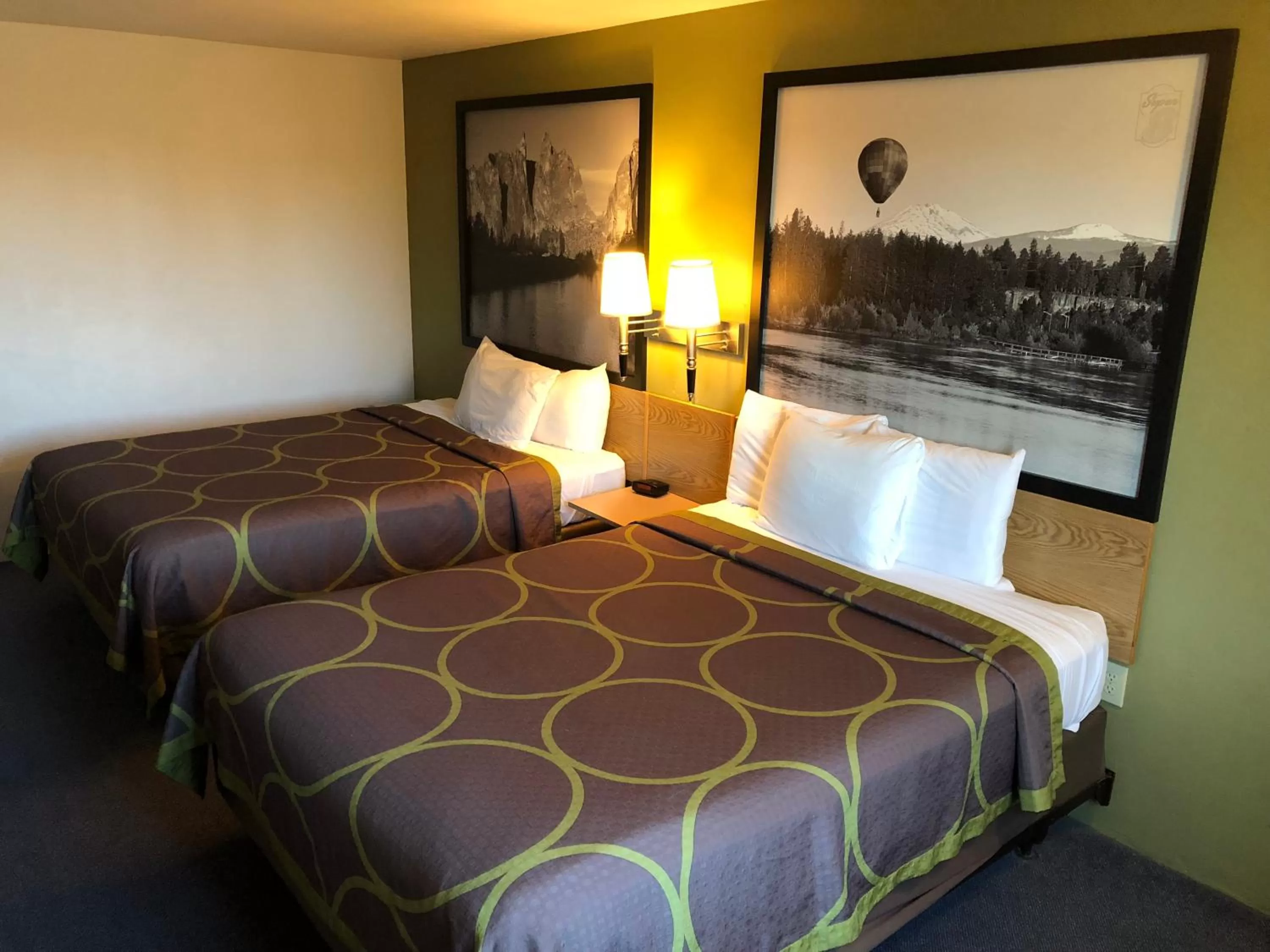 Queen Room with Two Queen Beds - Pet Friendly/Non-Smoking in Super 8 by Wyndham Redmond