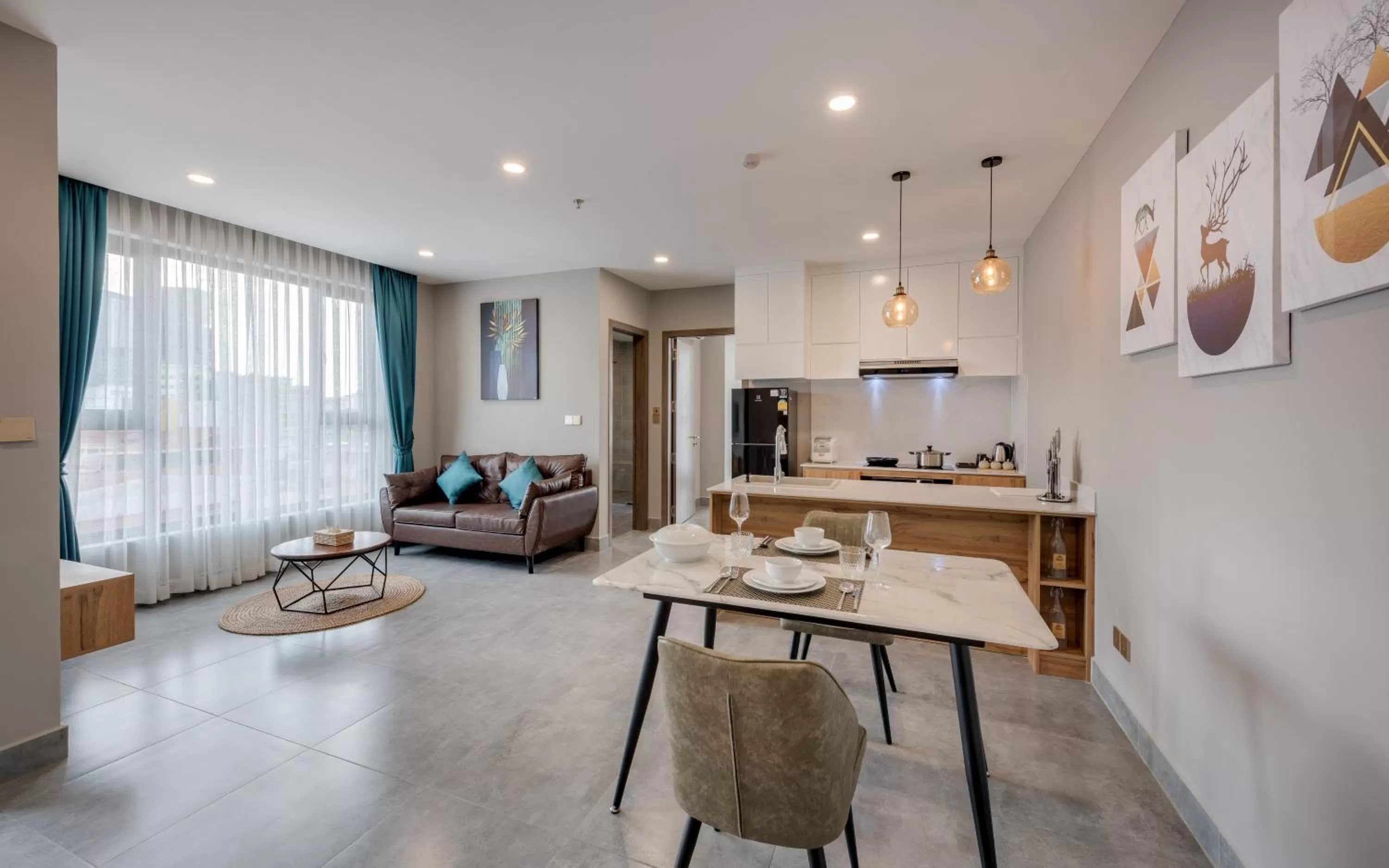 One-Bedroom Apartment with Balcony in AMATA Residence