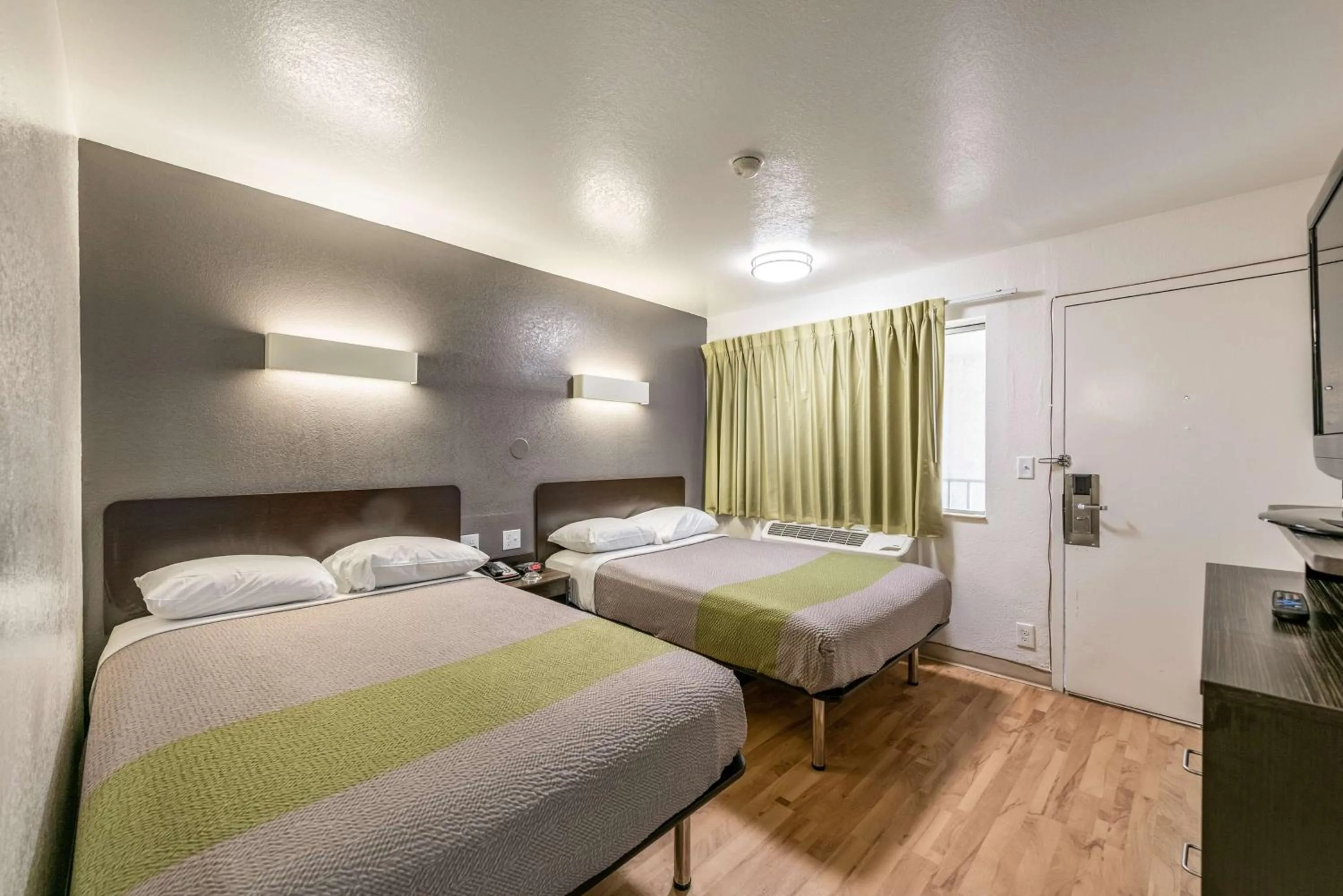 Deluxe Quadruple Room - Non-Smoking in Studio 6-Monroe, LA - Hwy 165