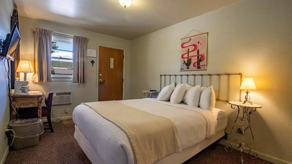 Deluxe Double or Twin Room in The Siesta Motel