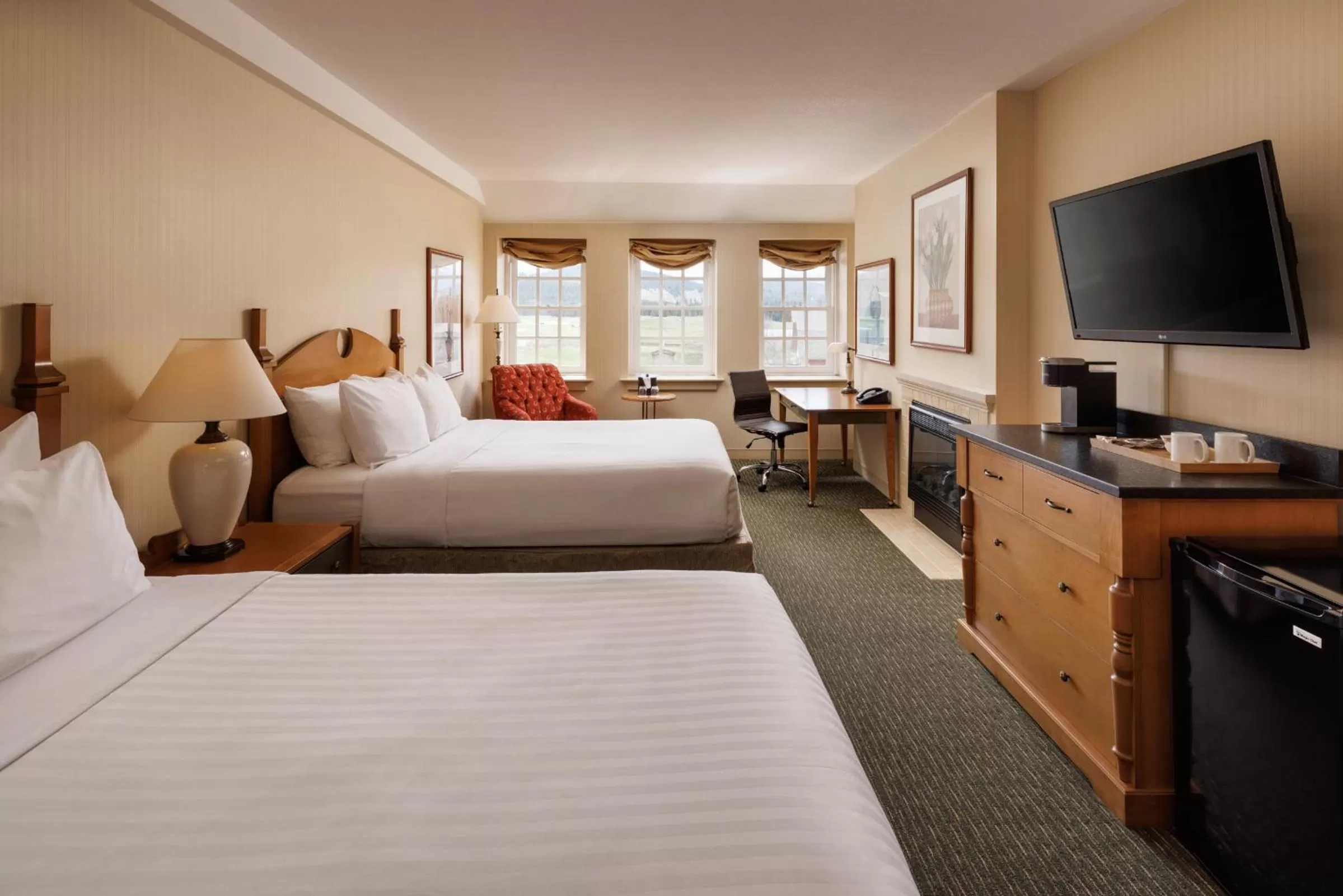 Deluxe Queen Room in St. Eugene Golf Resort & Casino