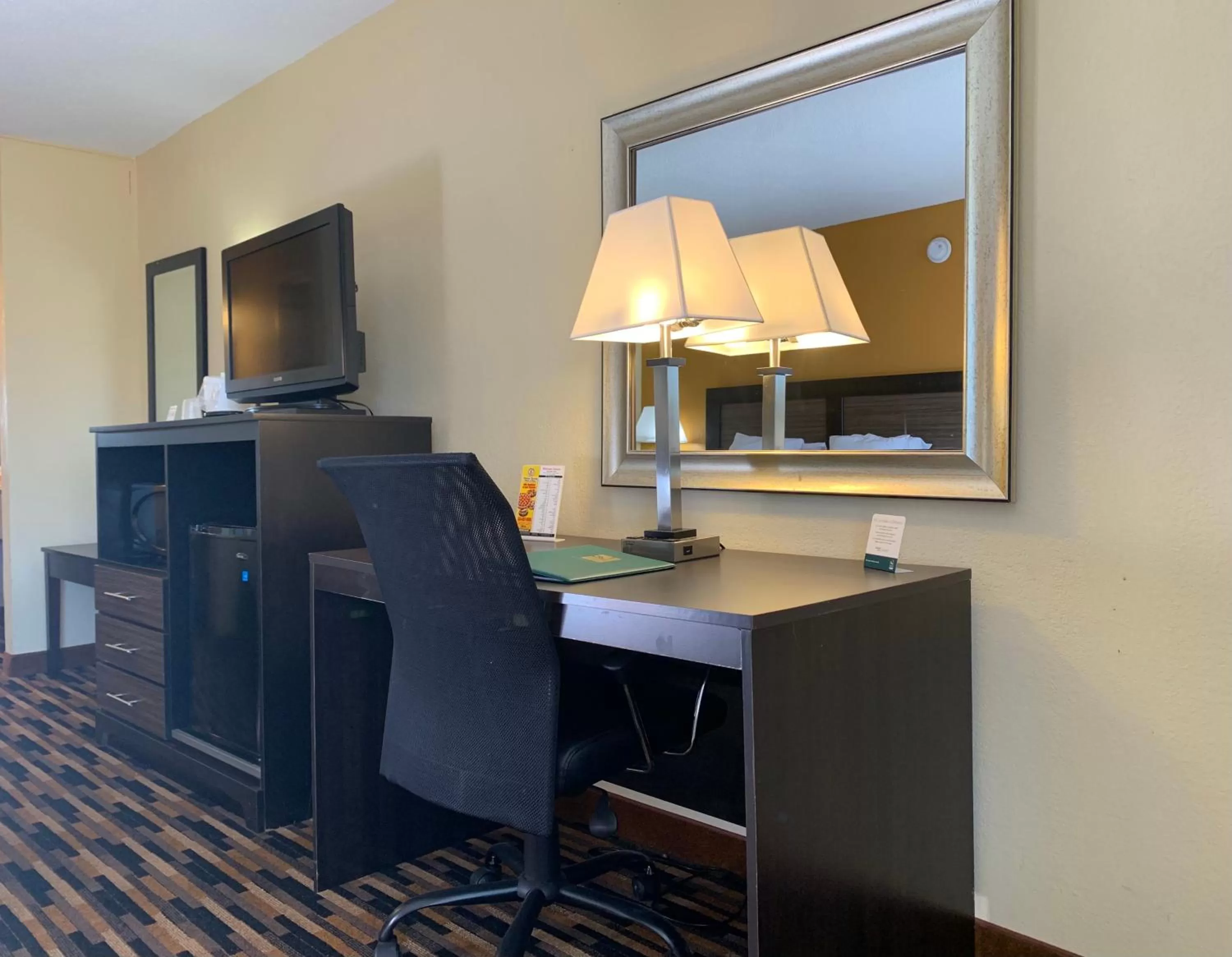 Double Room with Two Double Beds - Non-Smoking in Quality Inn University Area