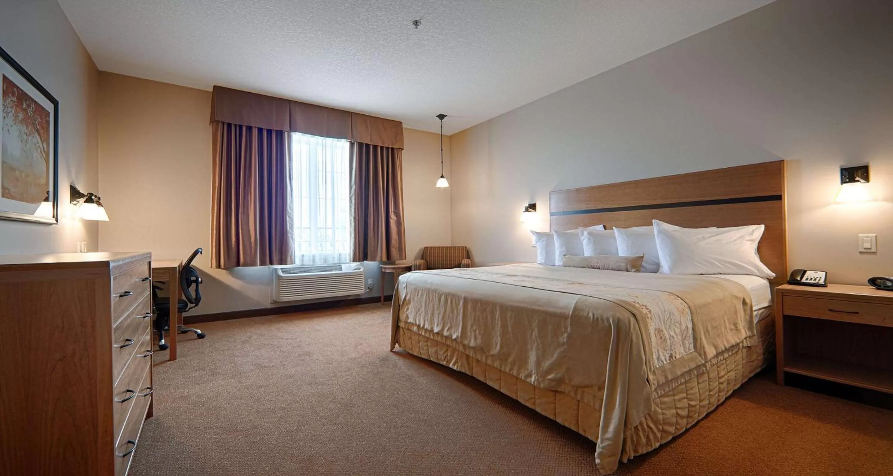 King Room with Jetted Tub - Non-Smoking in Best Western Plus Chateau Inn Sylvan Lake