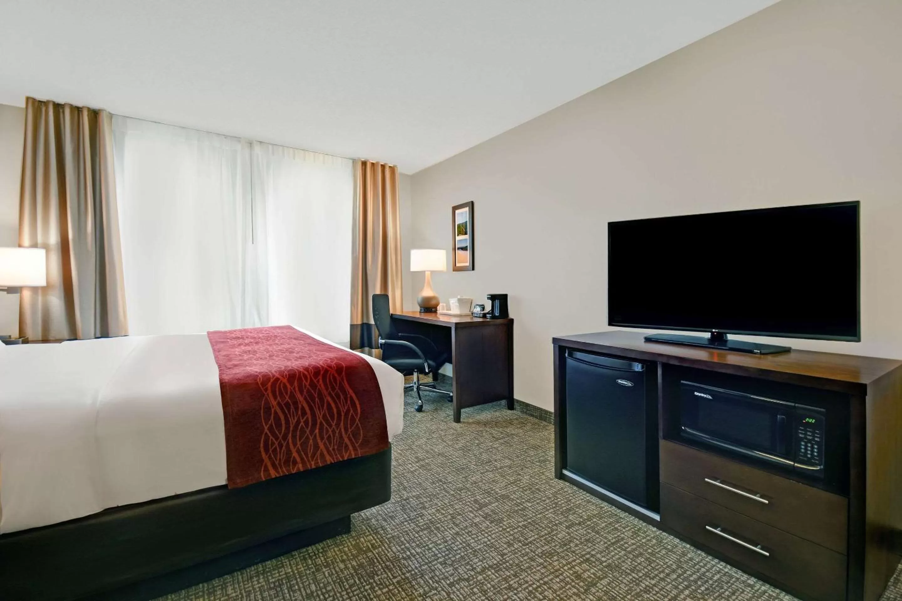 King Room - Accessible/Non-Smoking in Comfort Inn & Suites Wilton