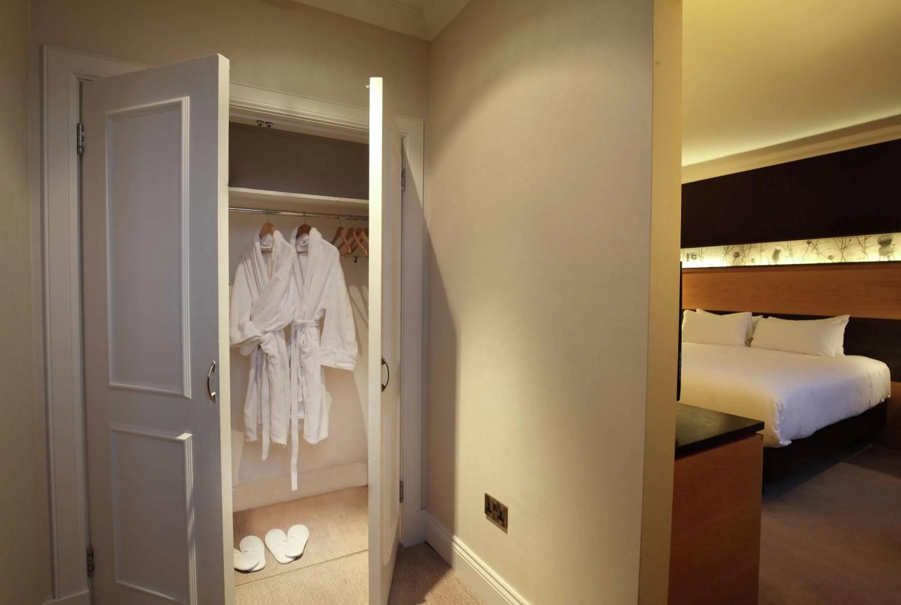 Superior King Suite in DoubleTree by Hilton Dunblane Hydro Hotel