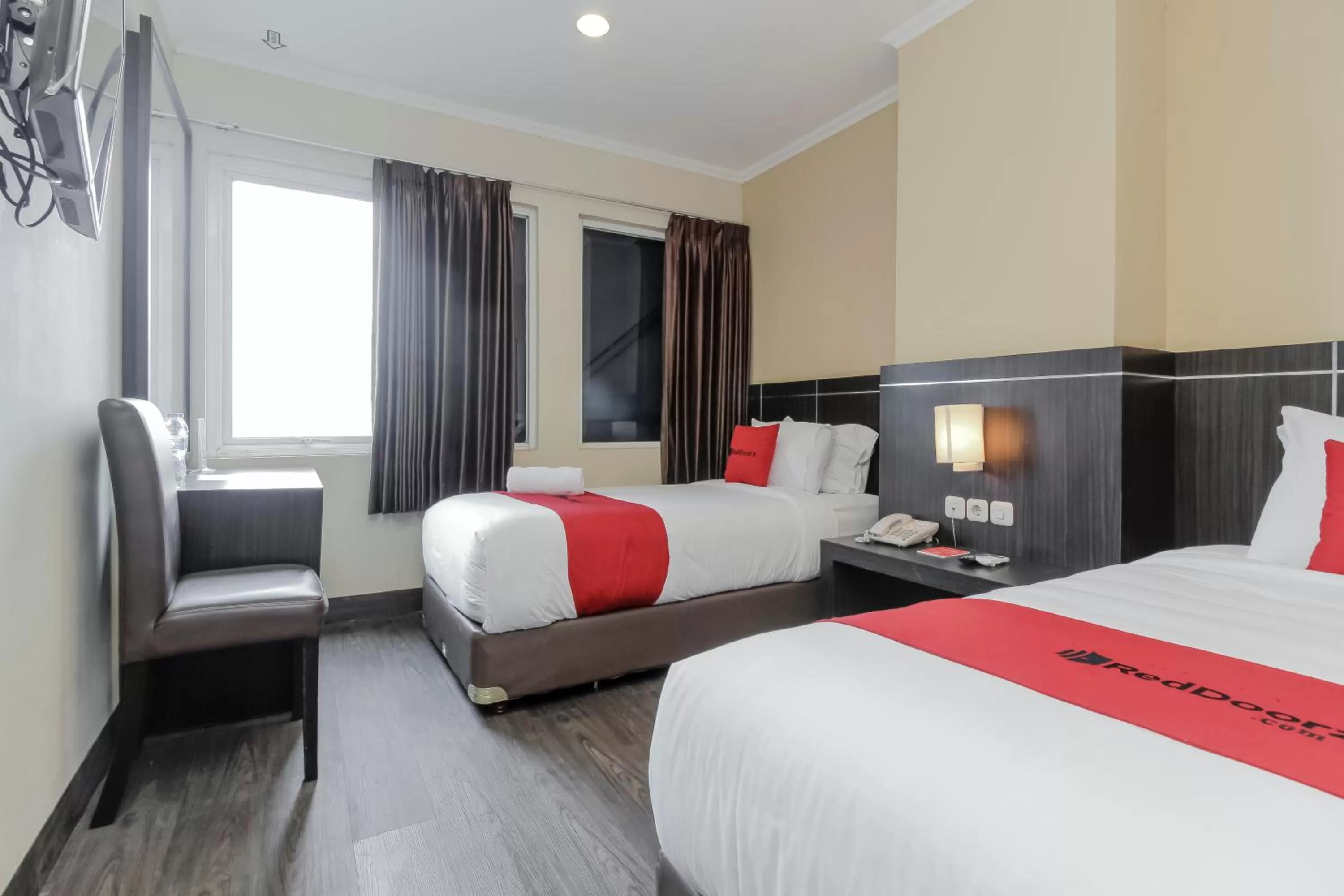 Twin Room in RedDoorz Plus @ Thamrin