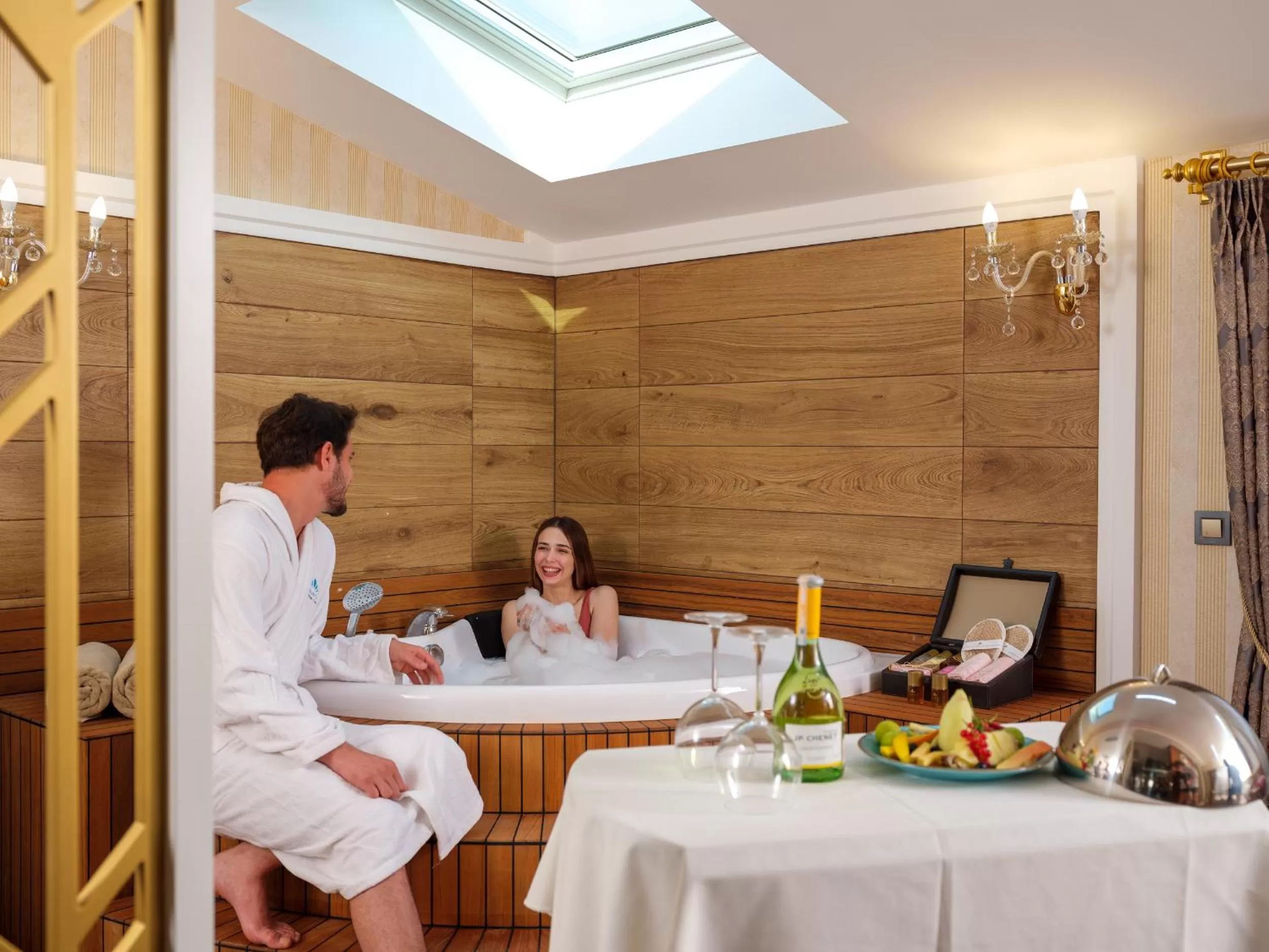 Jacuzzi Suite in Elysium Green Suites