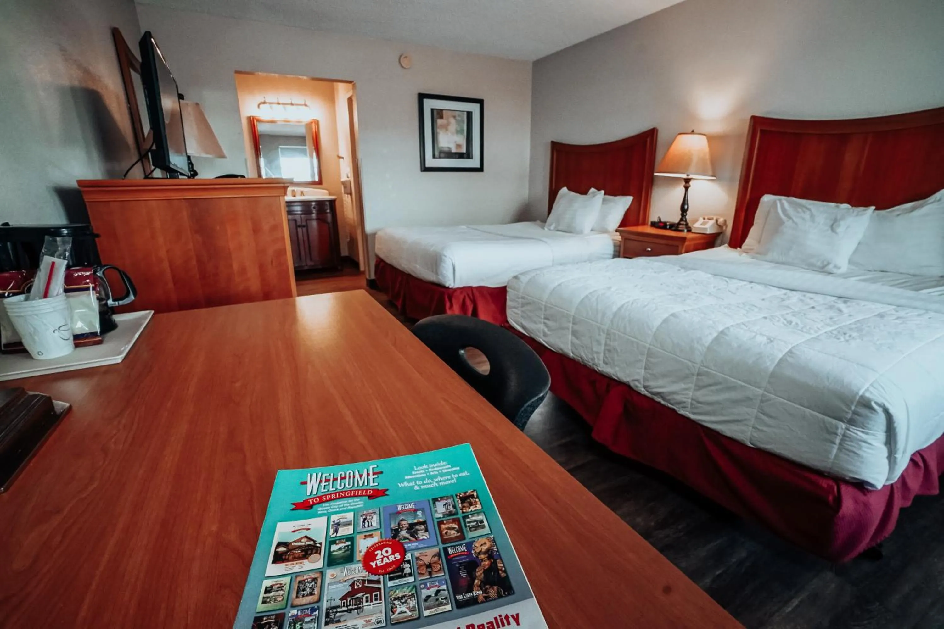 Queen Room with Two Queen Beds in Lamplighter Inn and Suites - North