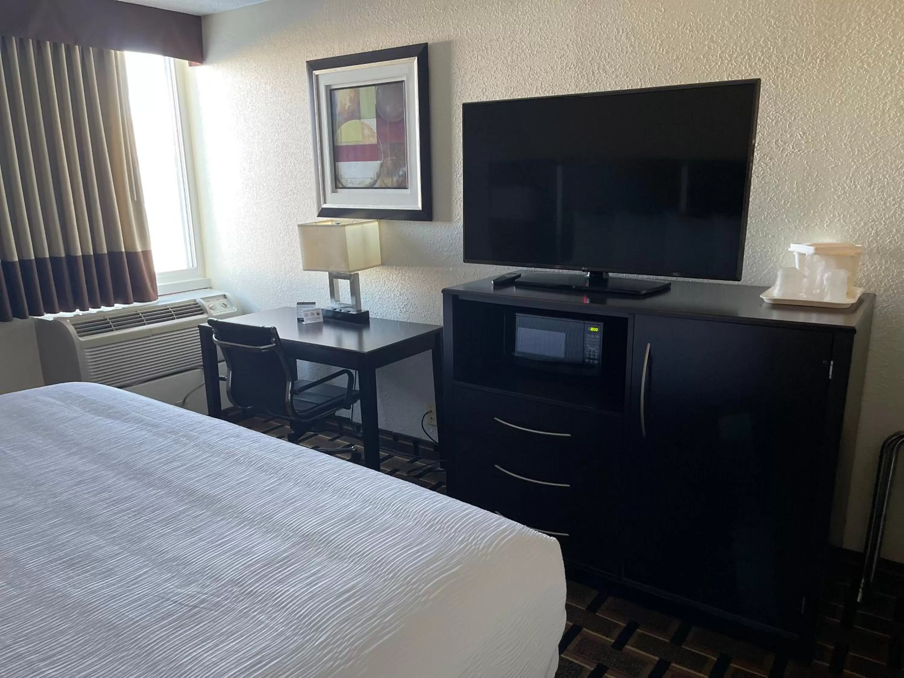 King Room - Non-Smoking in Baymont by Wyndham Scranton Dunmore