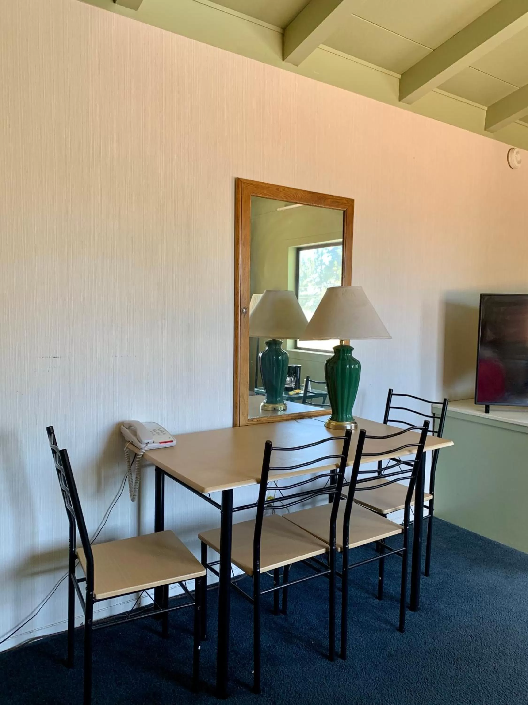 Double Room with Two Double Beds in Stevenson’s Inn