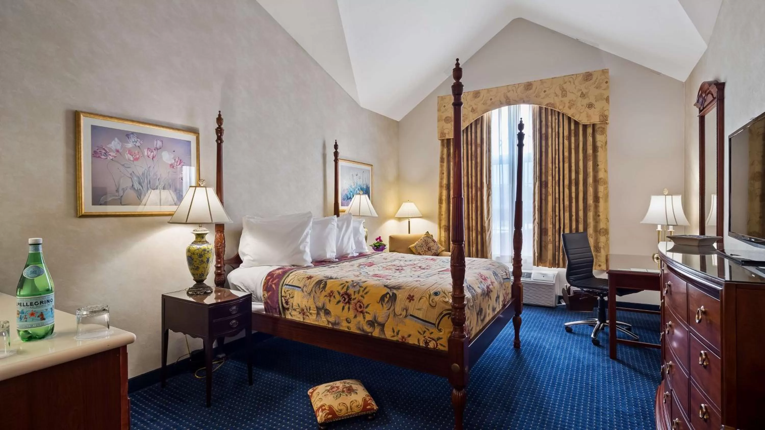 Executive King Room - Non-Smoking in Best Western Plus Mentor-Cleveland Northeast